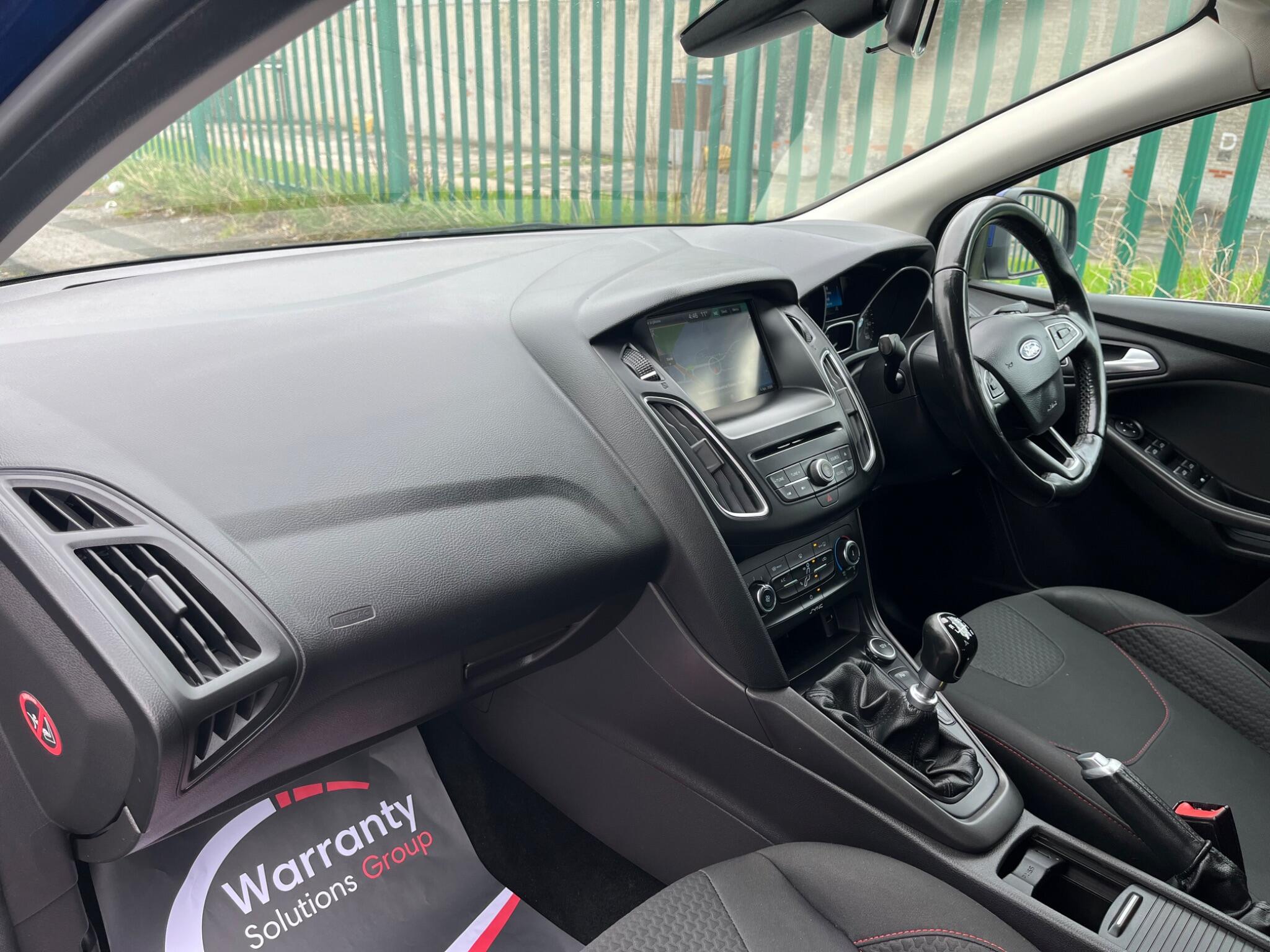 Ford Focus - Image 12