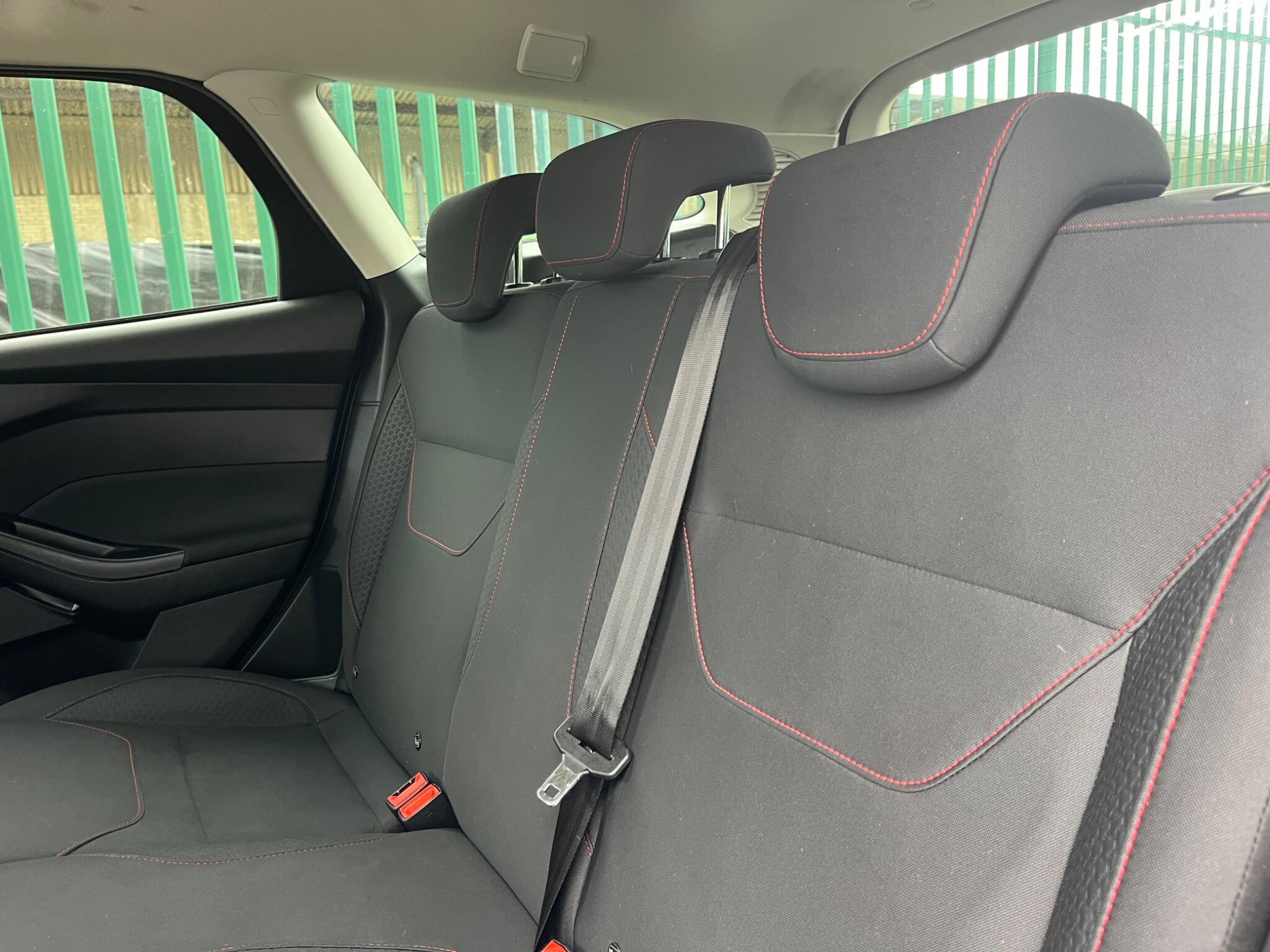 Ford Focus - Image 14