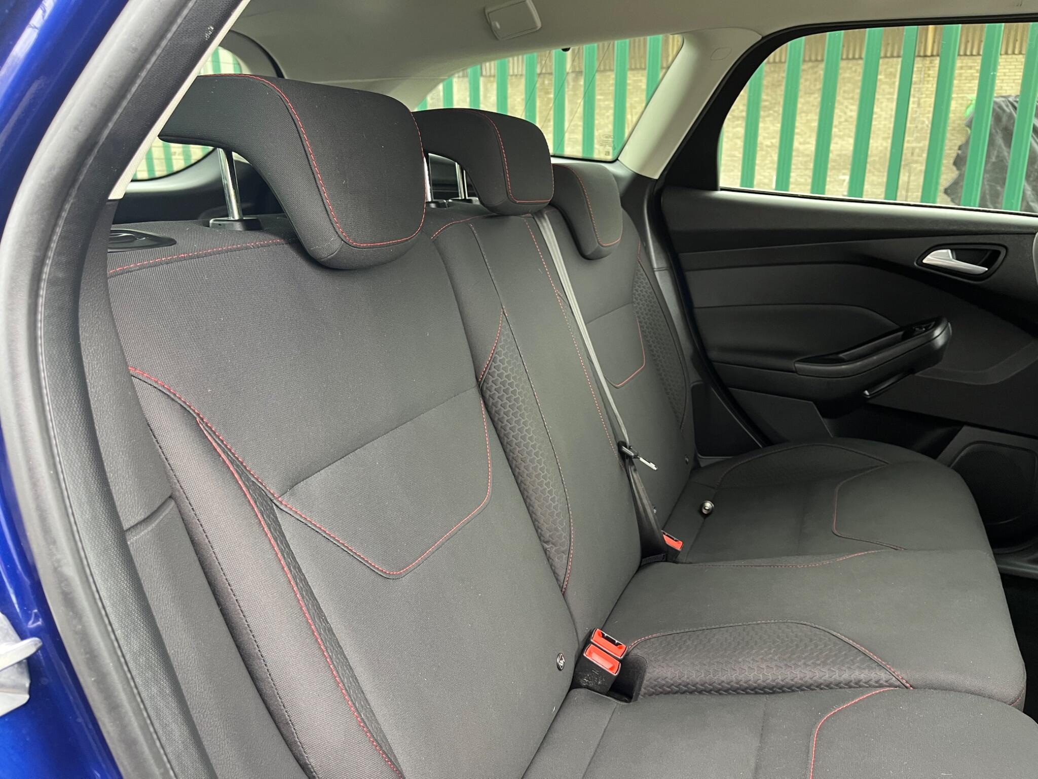 Ford Focus - Image 21