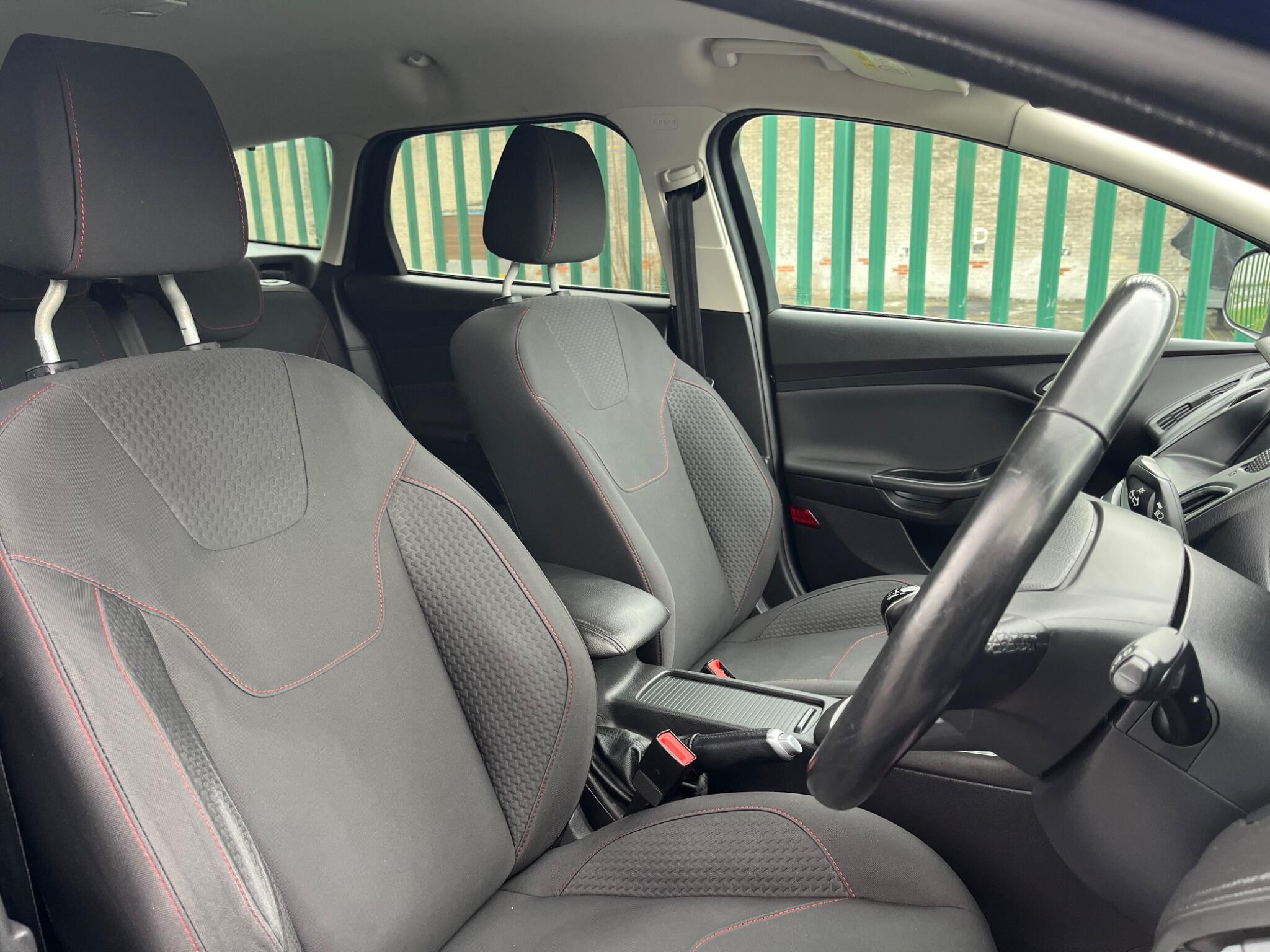 Ford Focus - Image 23