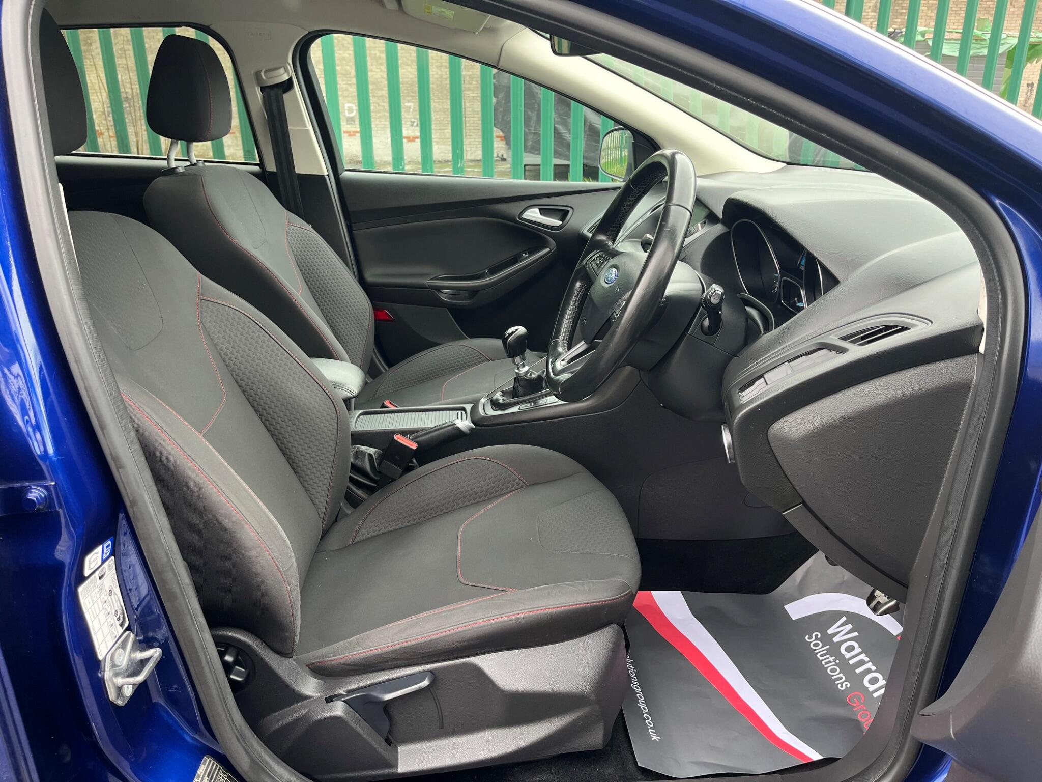 Ford Focus - Image 24