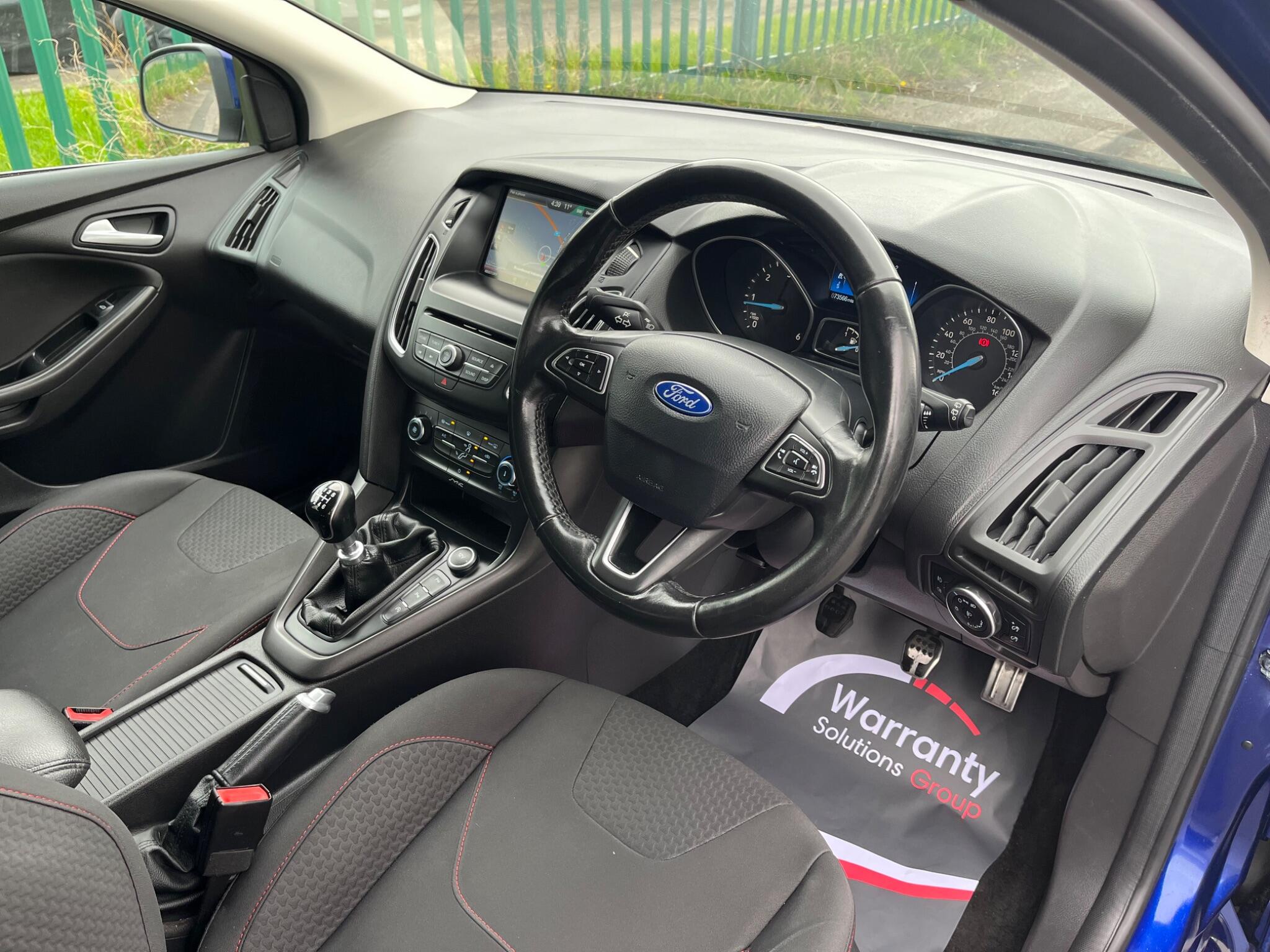 Ford Focus - Image 25