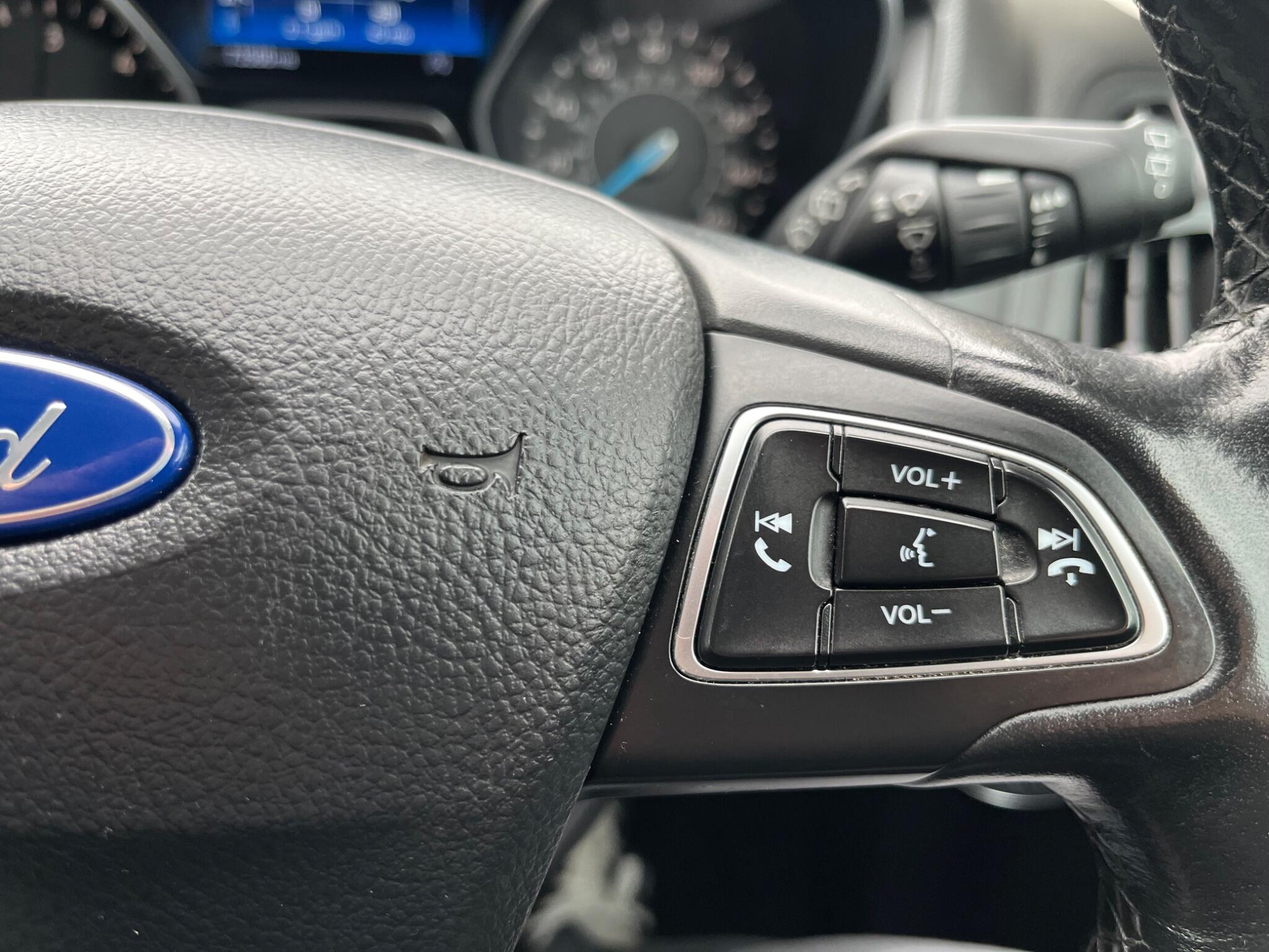 Ford Focus - Image 38