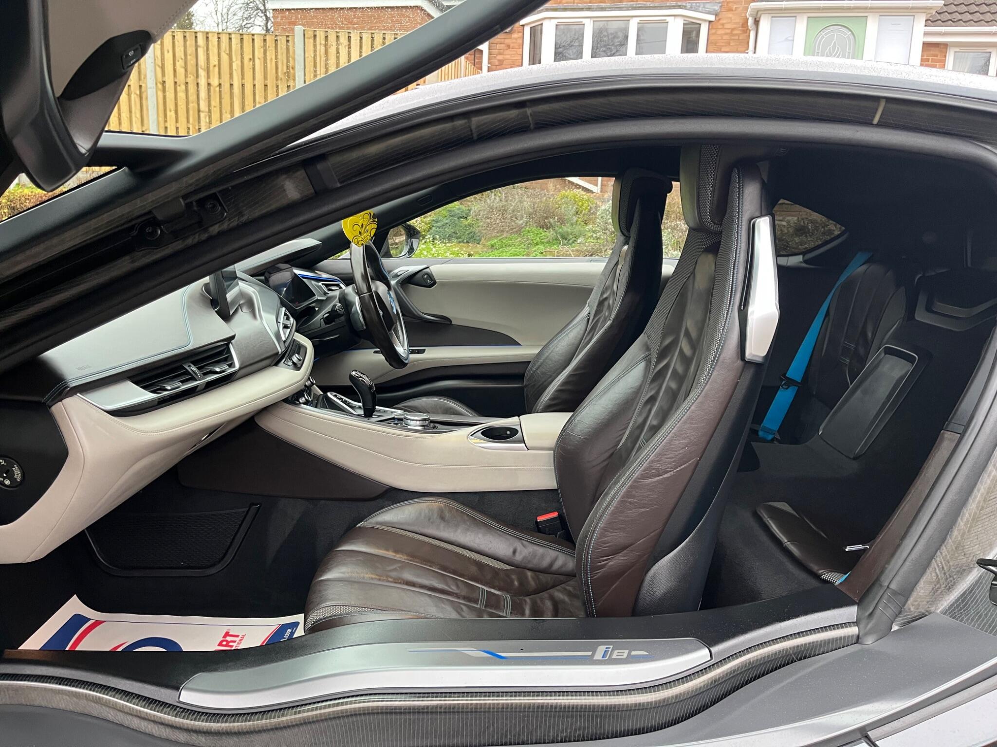 BMW i8 - Image 18