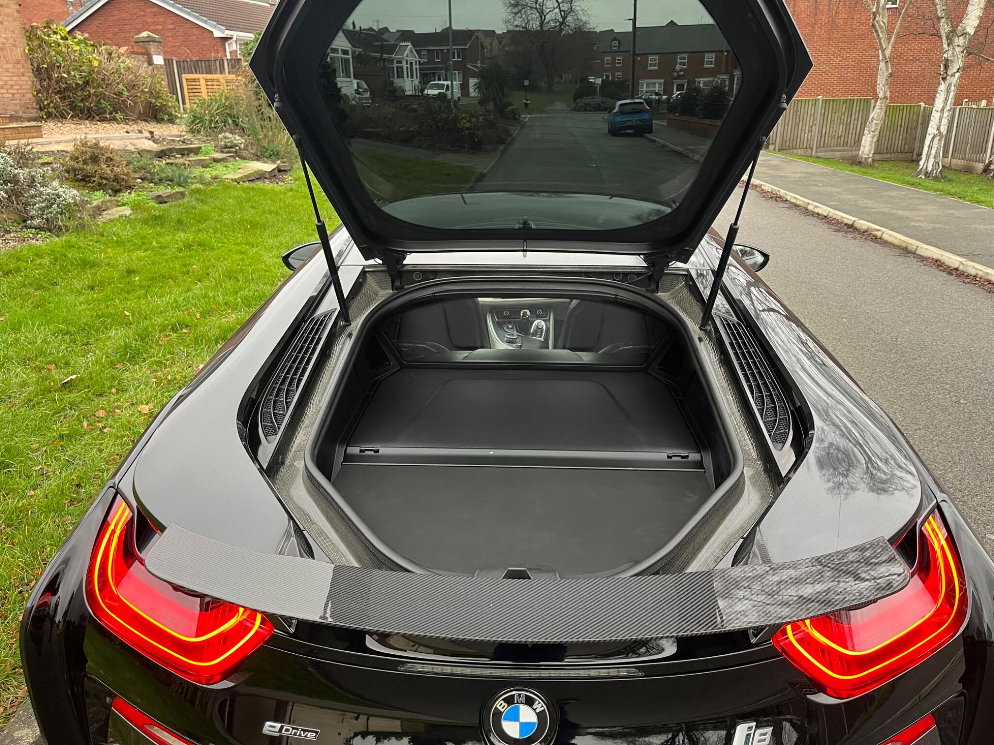 BMW i8 - Image 35