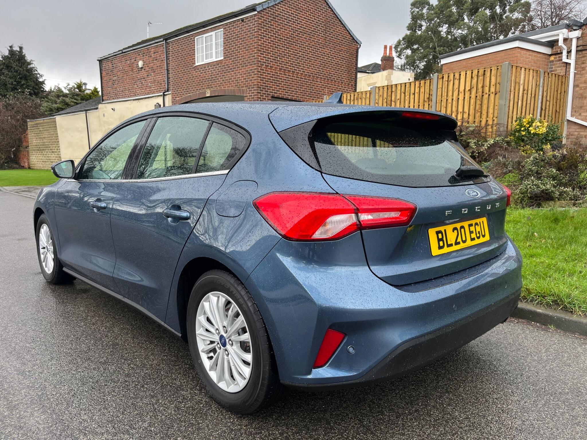 Ford Focus - Image 9