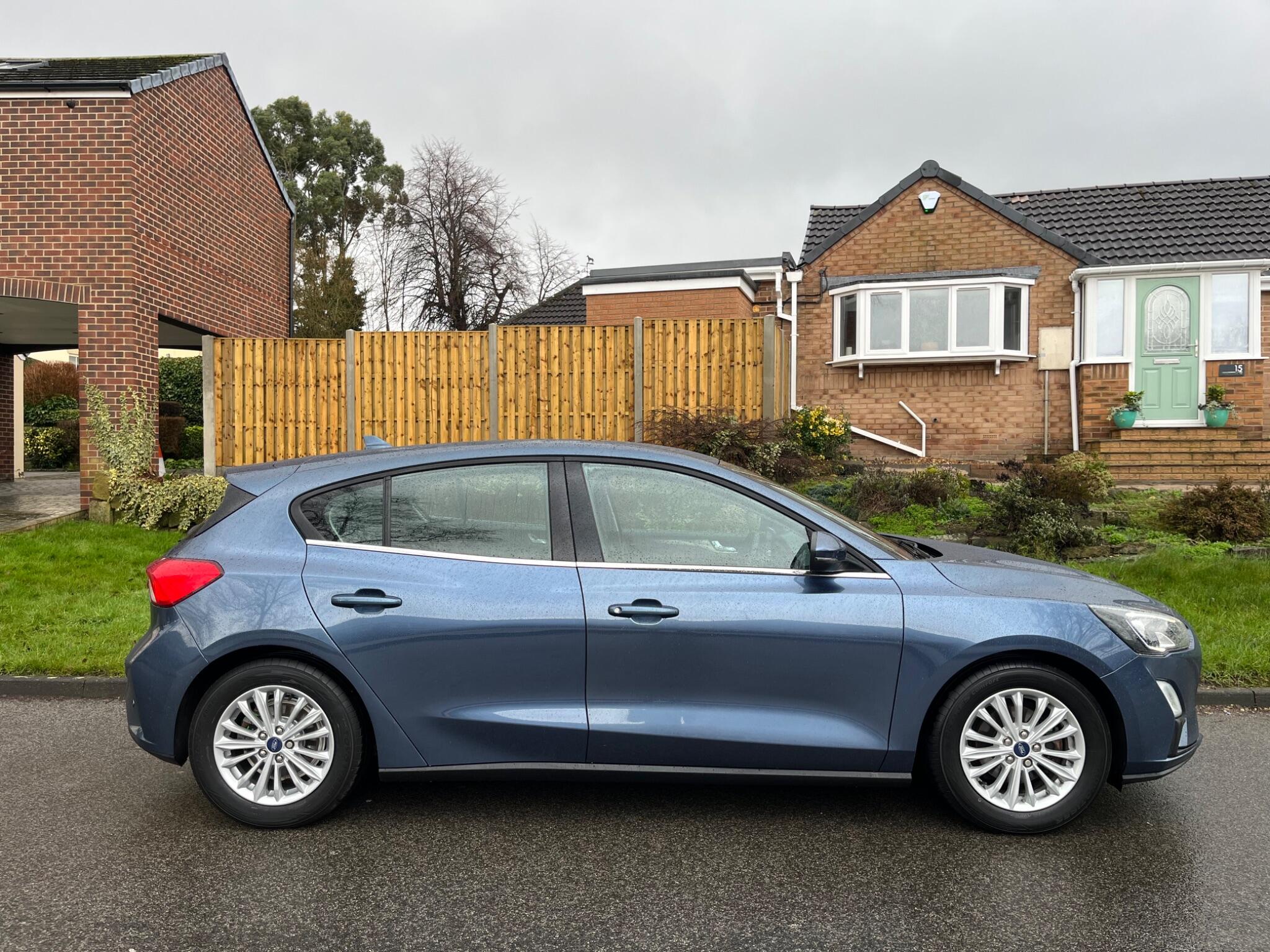 Ford Focus - Image 10