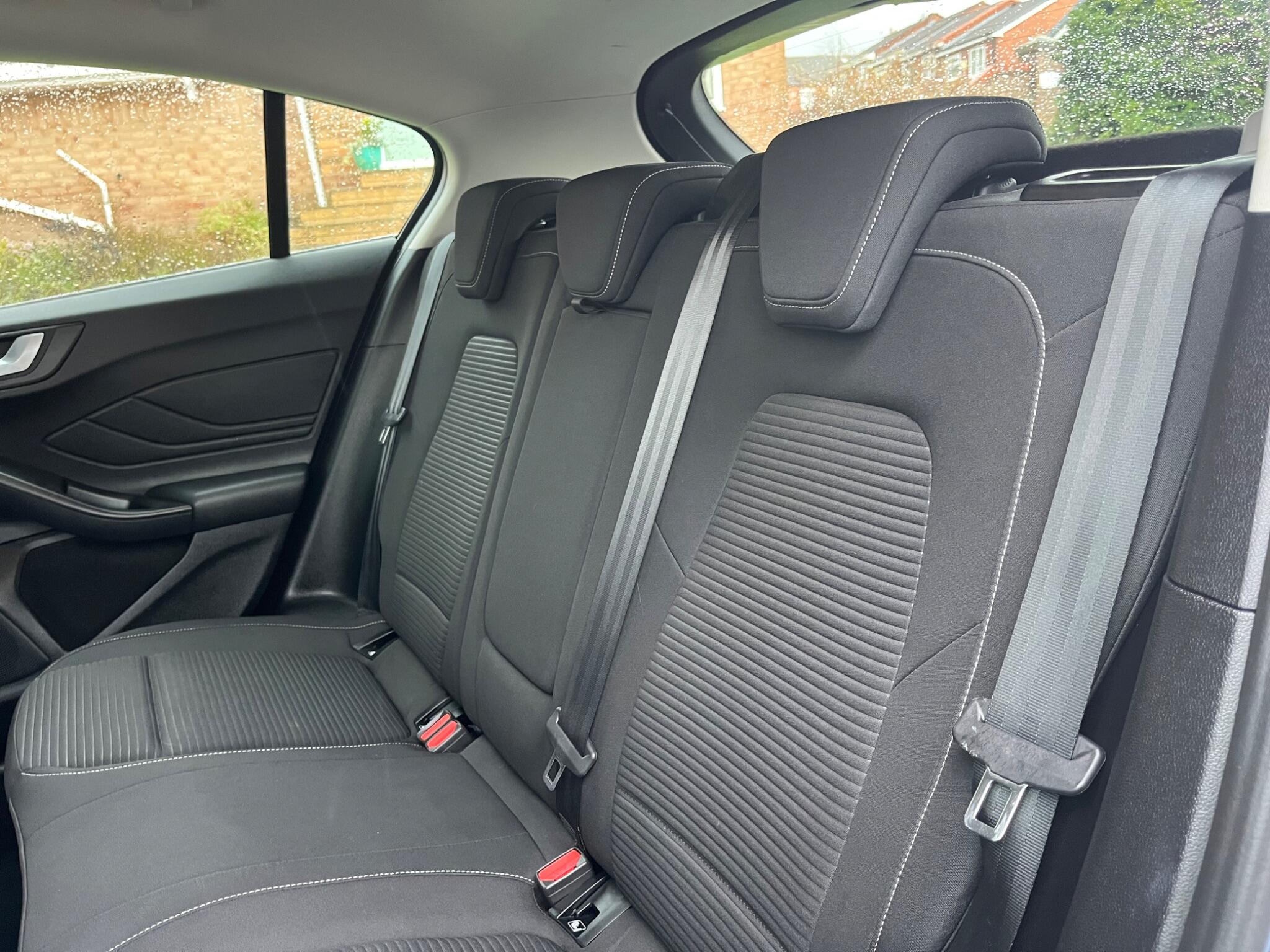 Ford Focus - Image 17