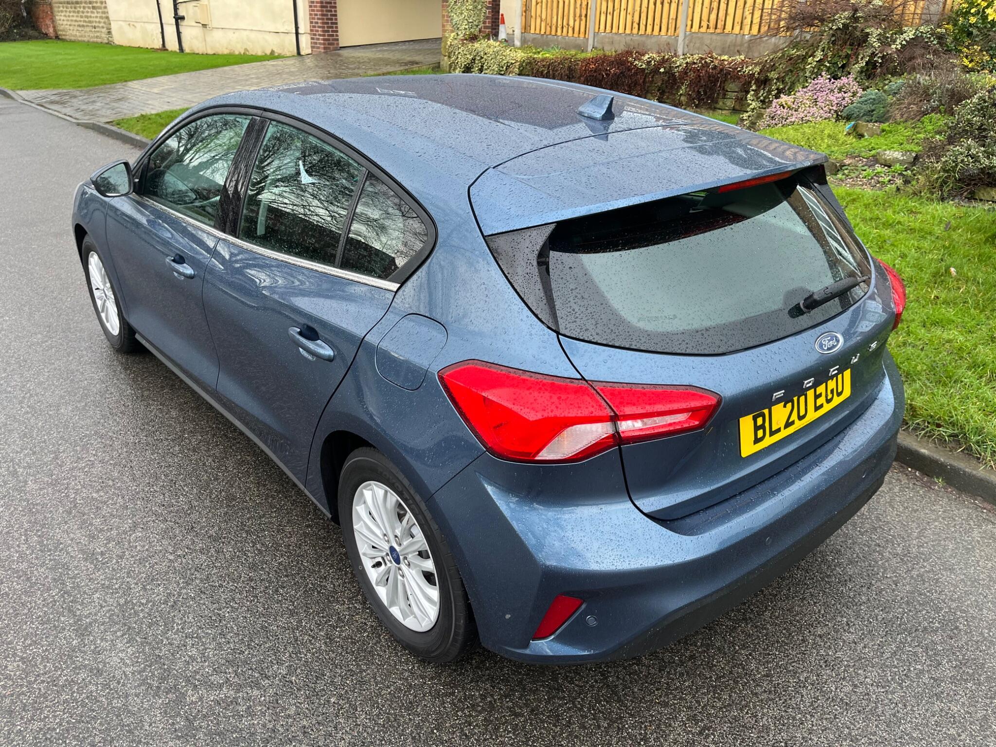 Ford Focus - Image 21