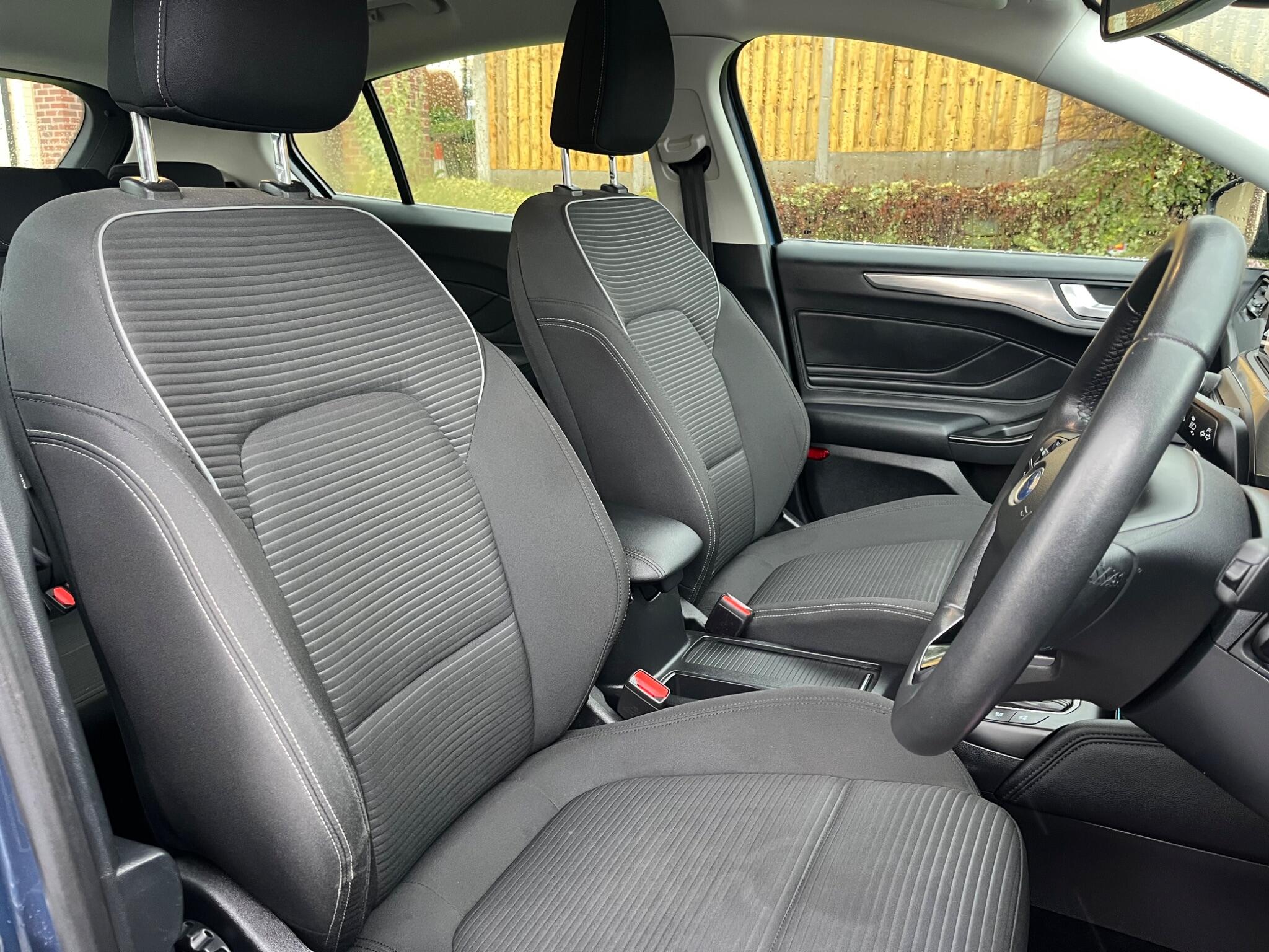 Ford Focus - Image 31