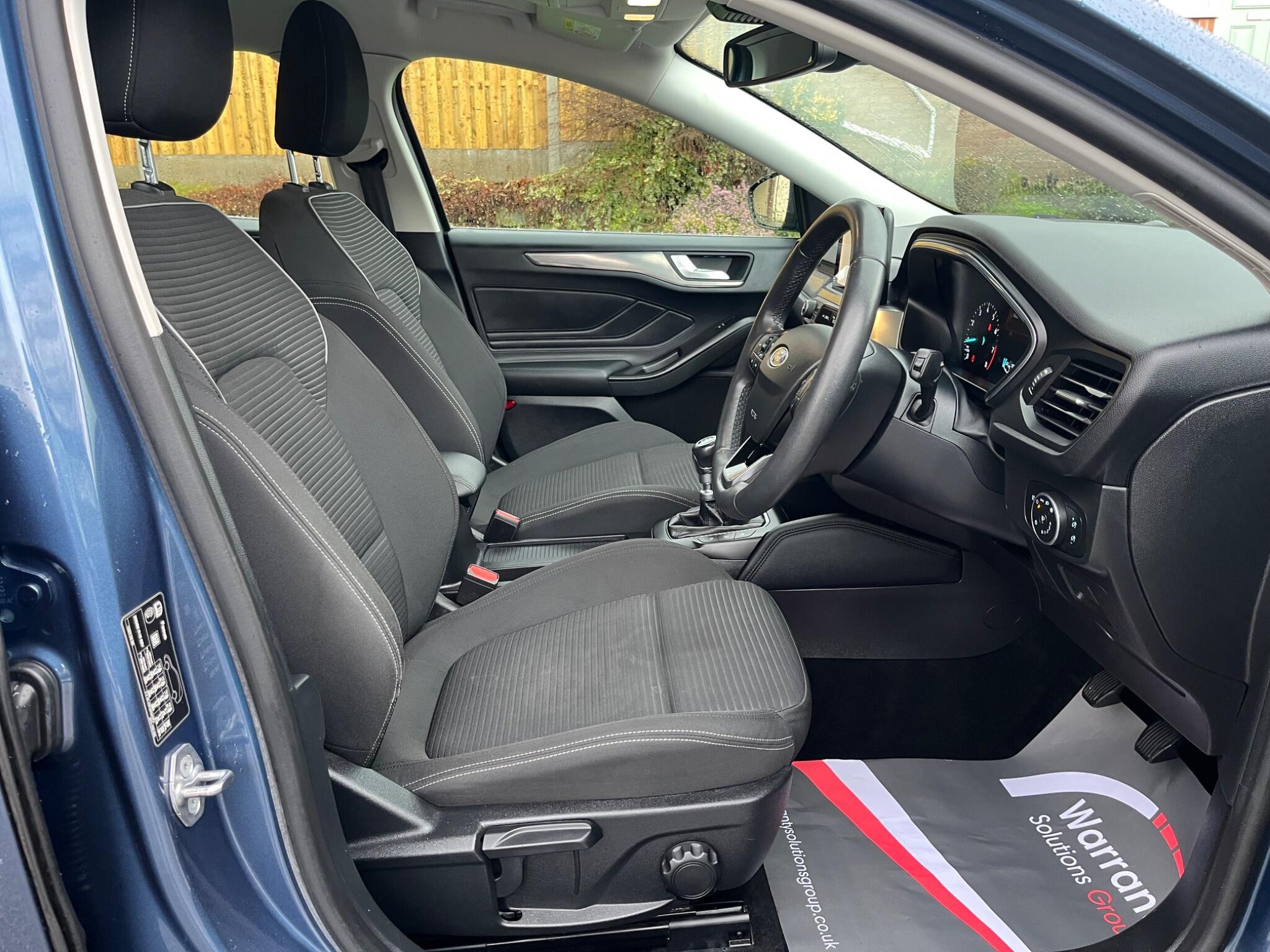 Ford Focus - Image 32