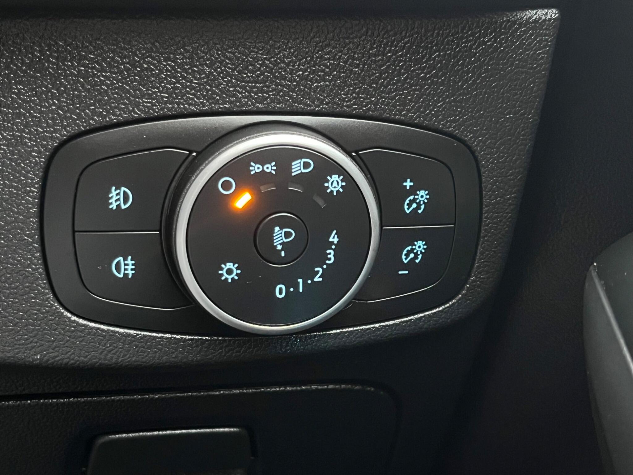 Ford Focus - Image 35