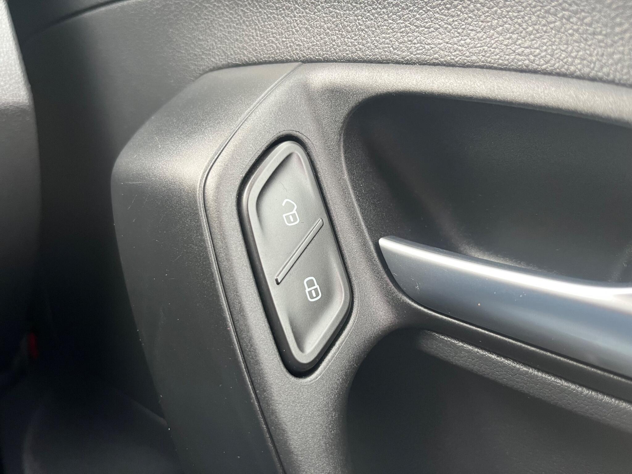 Volkswagen Polo - Image 32