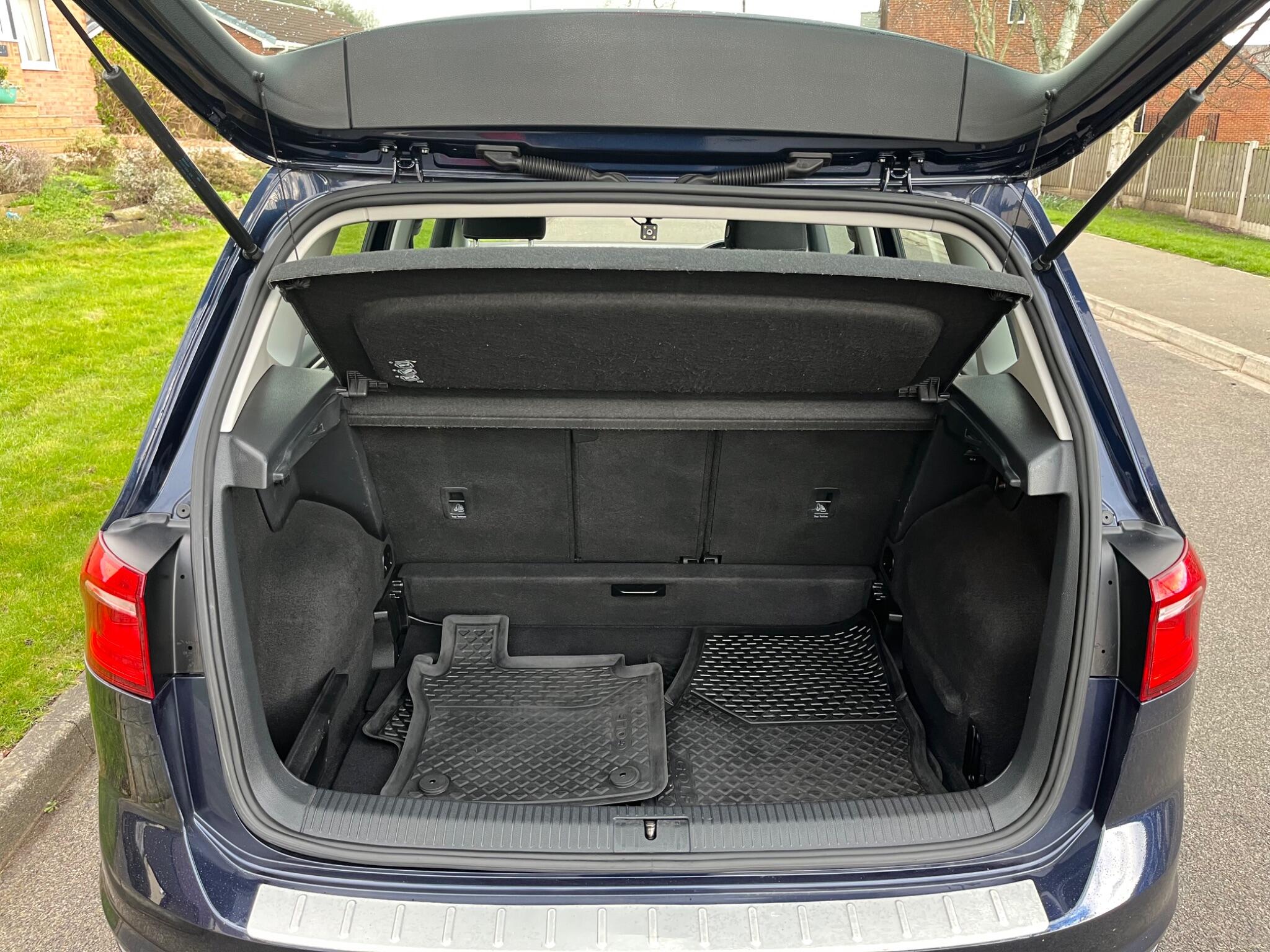 Volkswagen GOLF SV - Image 5