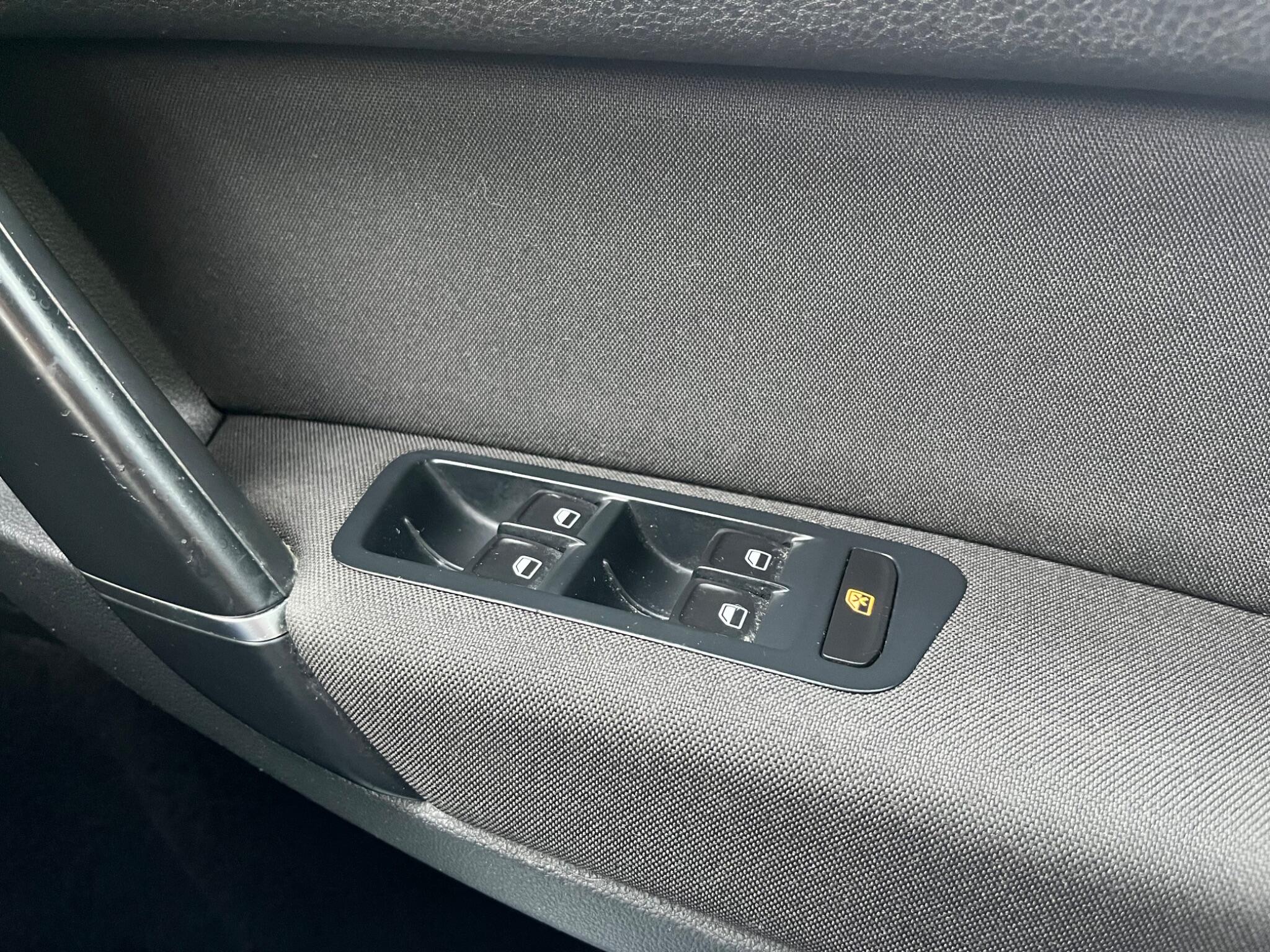 Volkswagen GOLF SV - Image 31