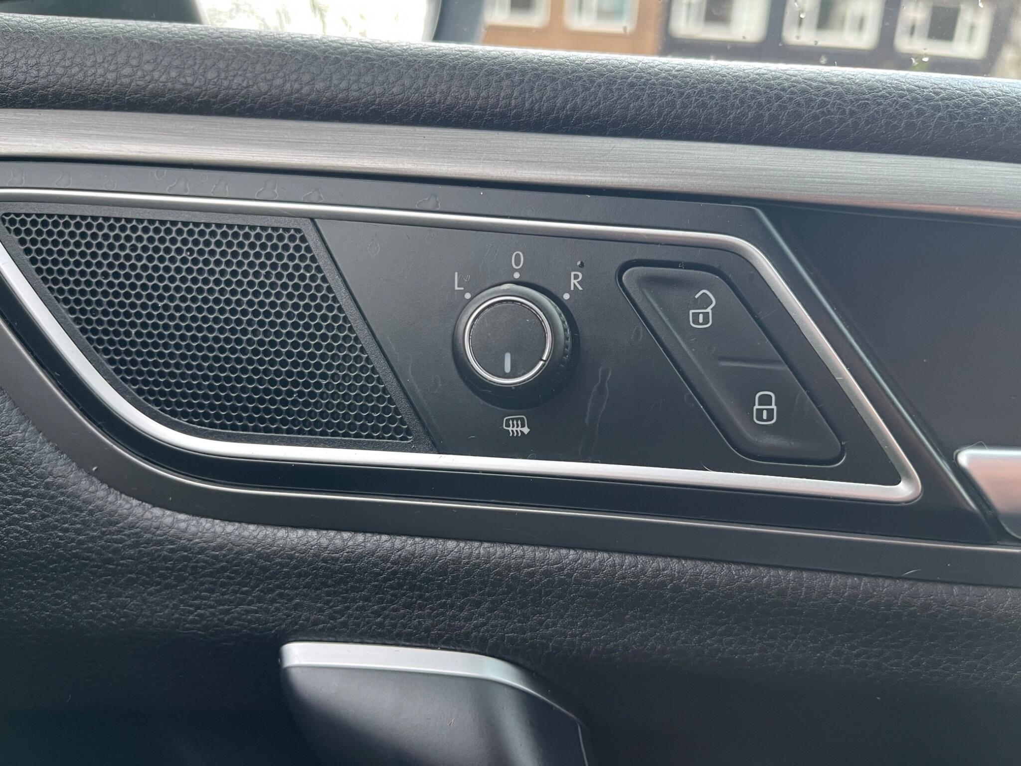 Volkswagen GOLF SV - Image 32