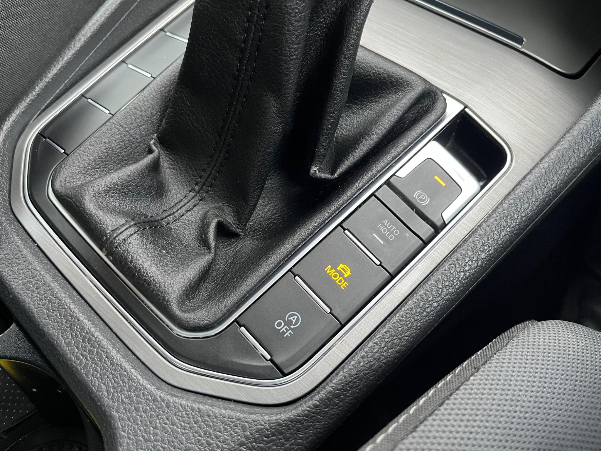 Volkswagen GOLF SV - Image 35