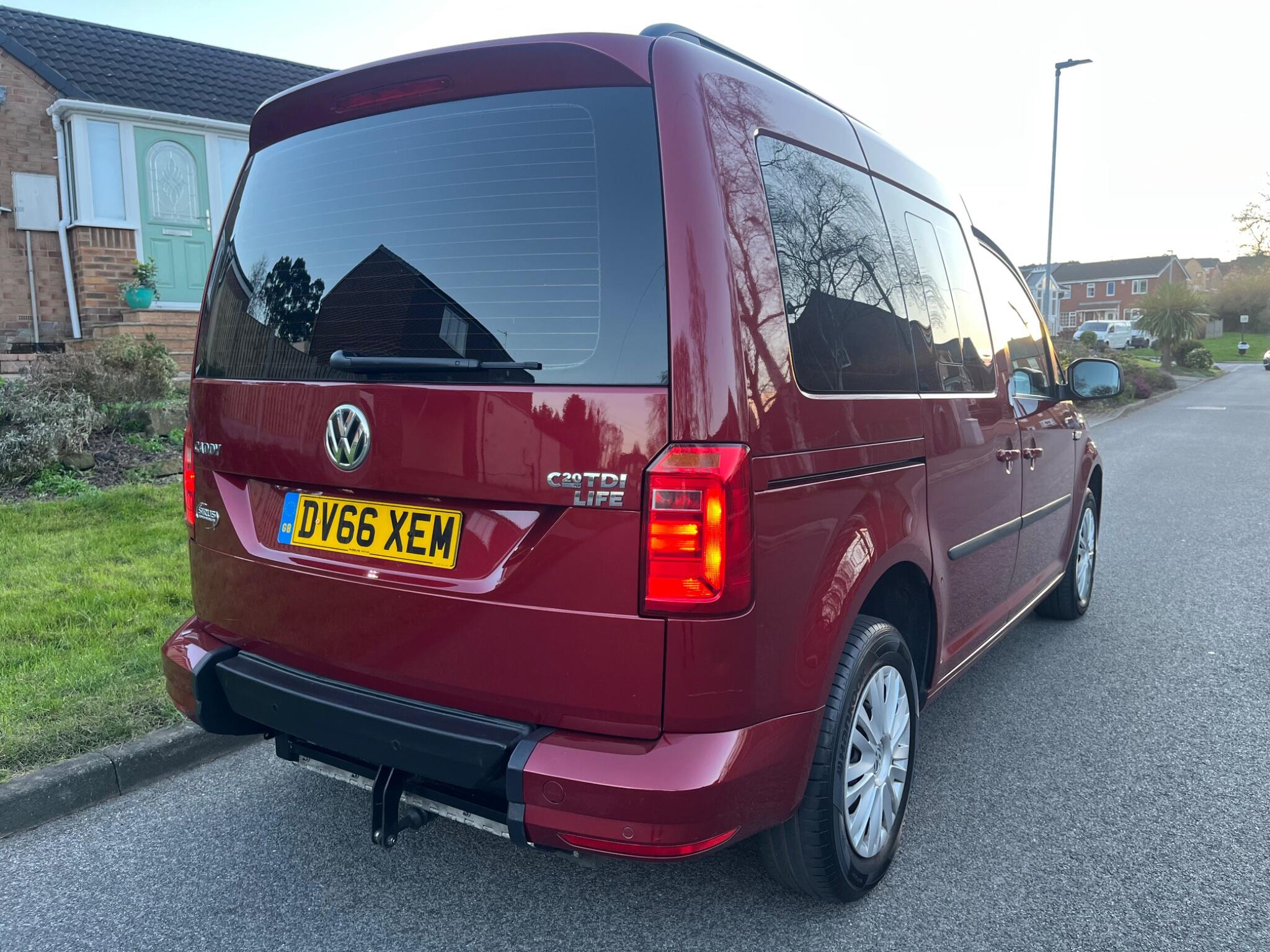 Volkswagen Caddy Life - Image 2