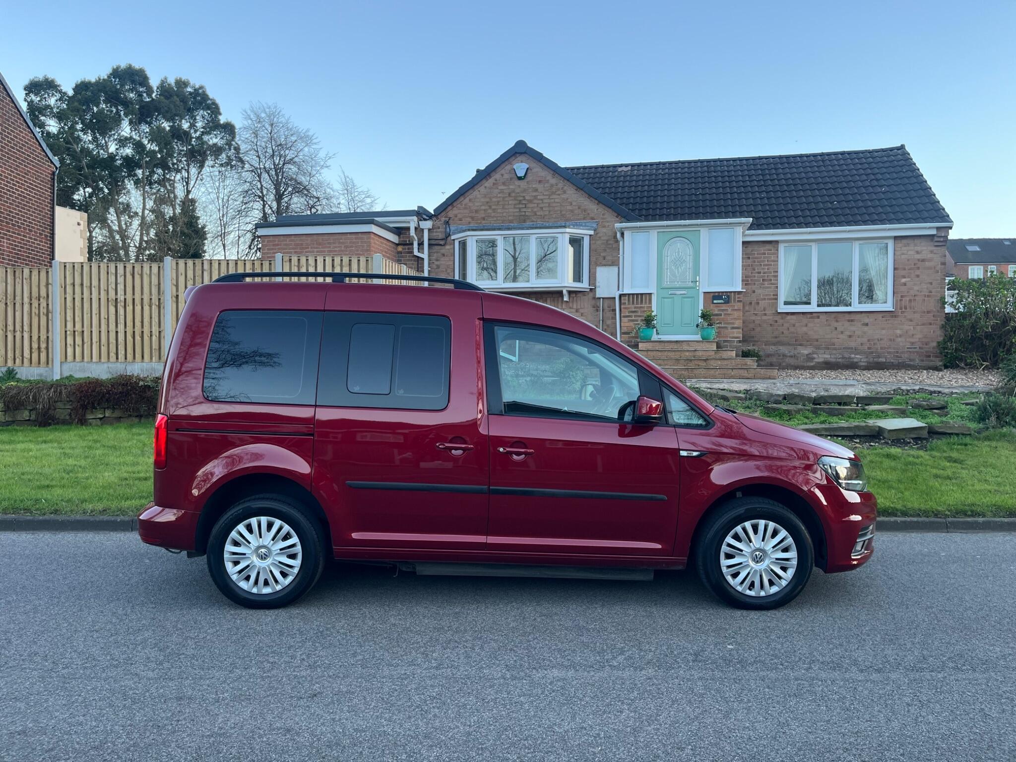 Volkswagen Caddy Life - Image 9