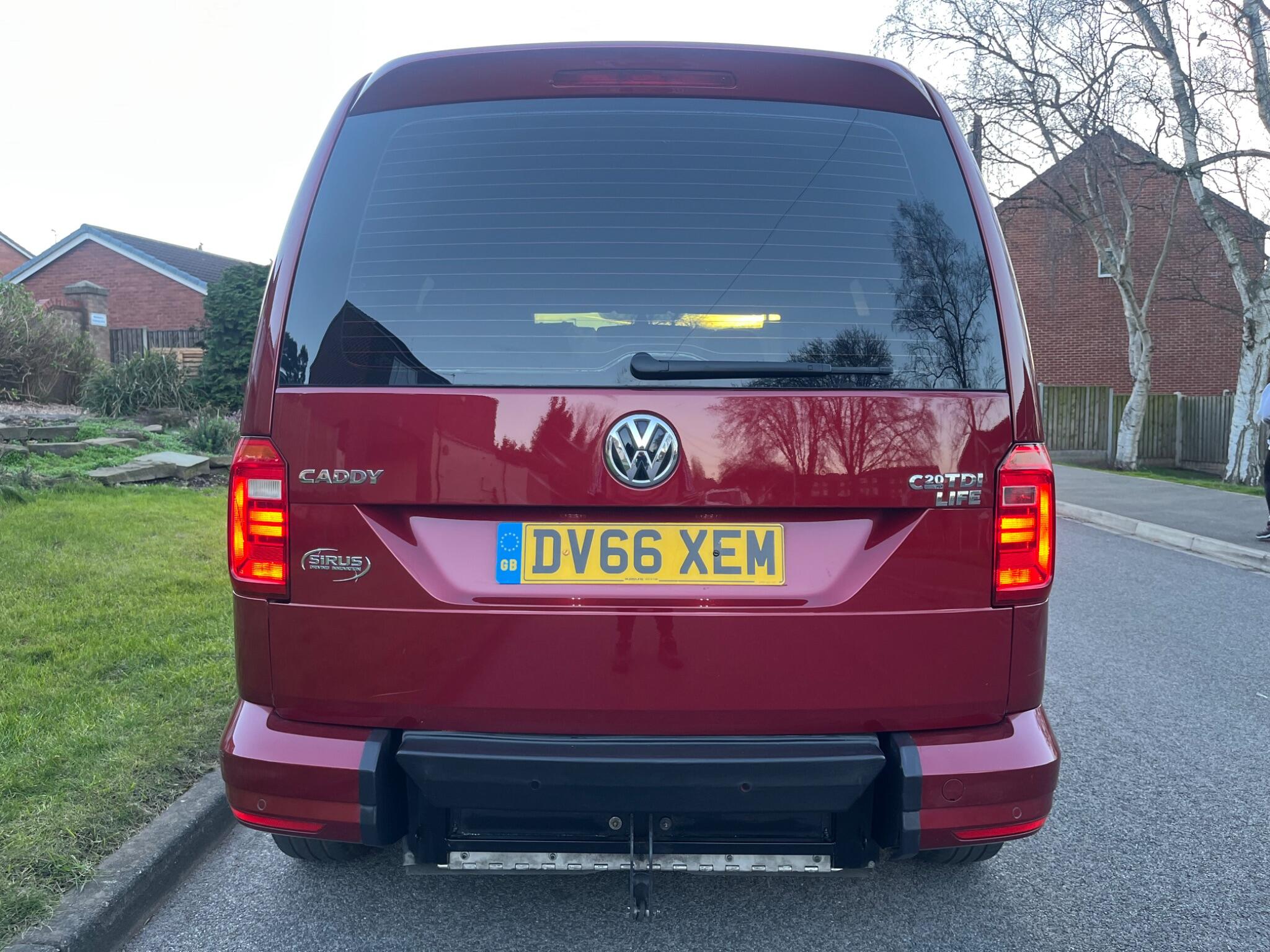 Volkswagen Caddy Life - Image 10