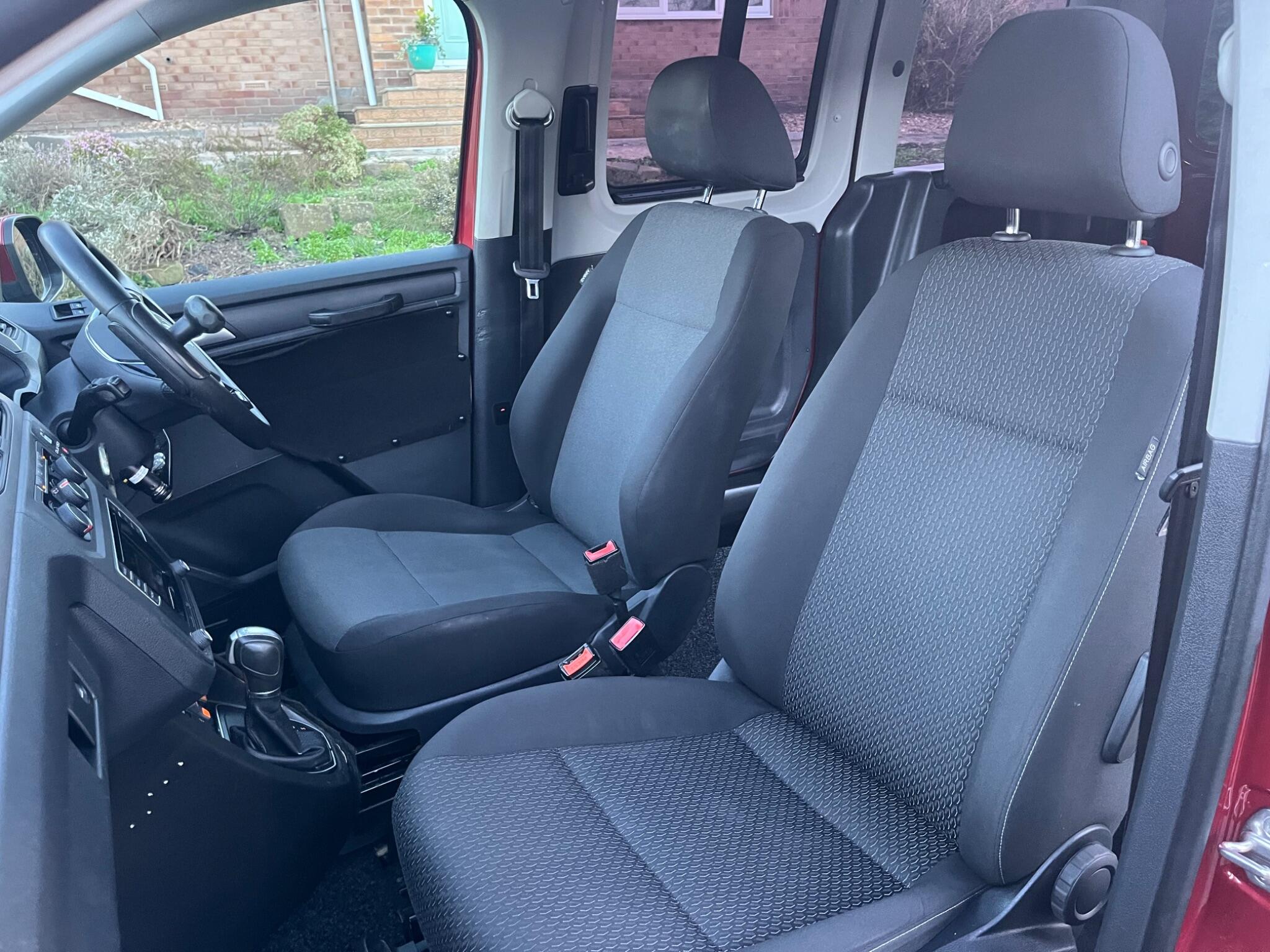 Volkswagen Caddy Life - Image 12