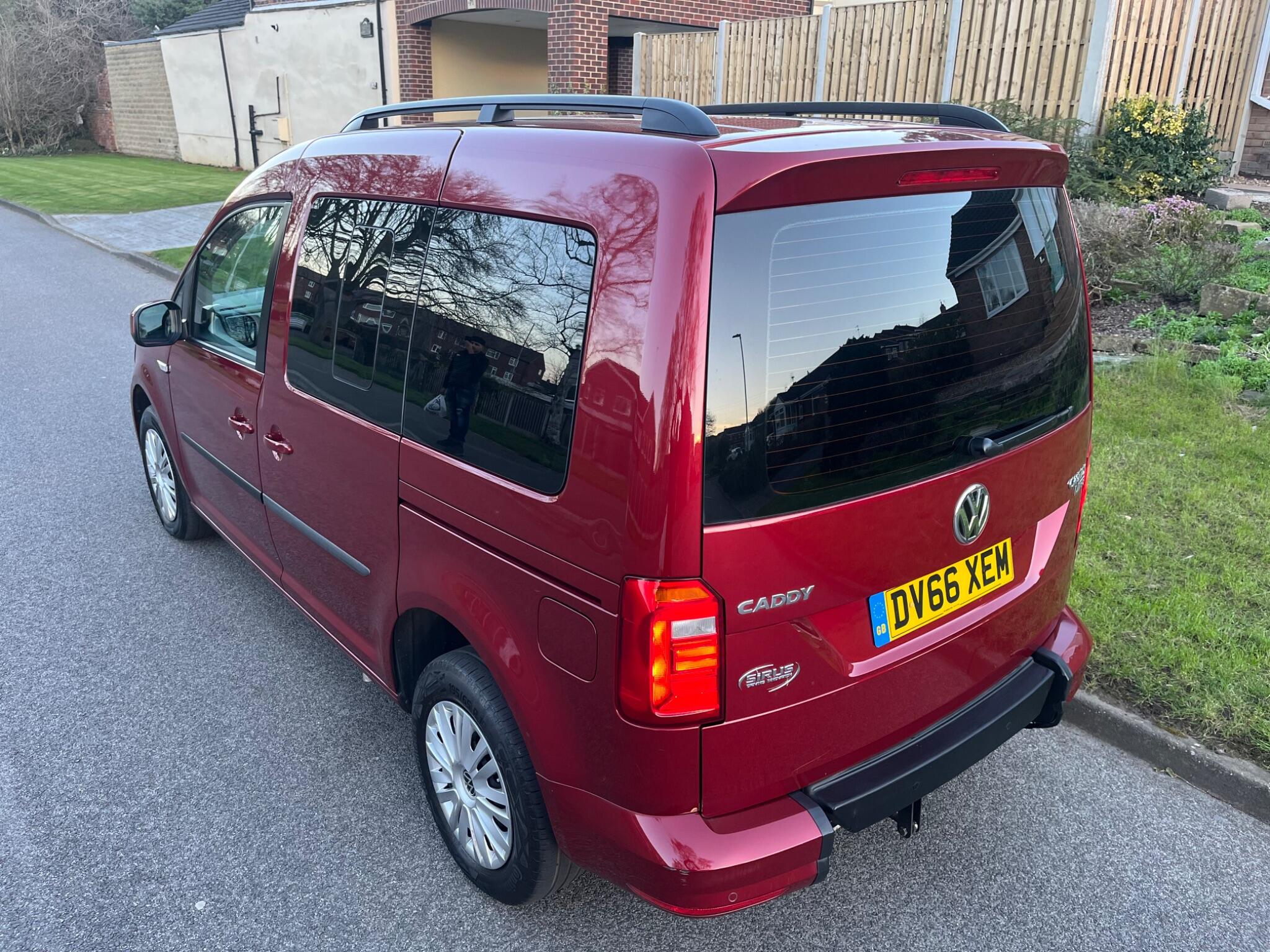 Volkswagen Caddy Life - Image 22