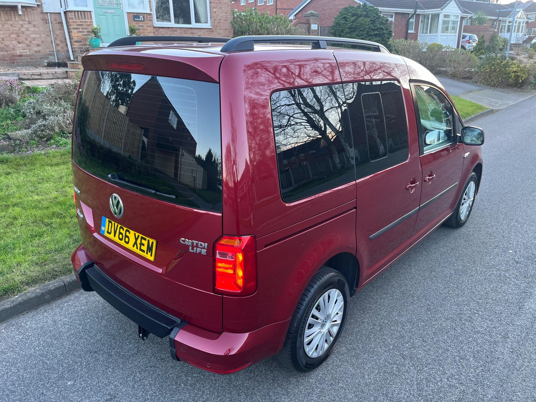 Volkswagen Caddy Life - Image 24