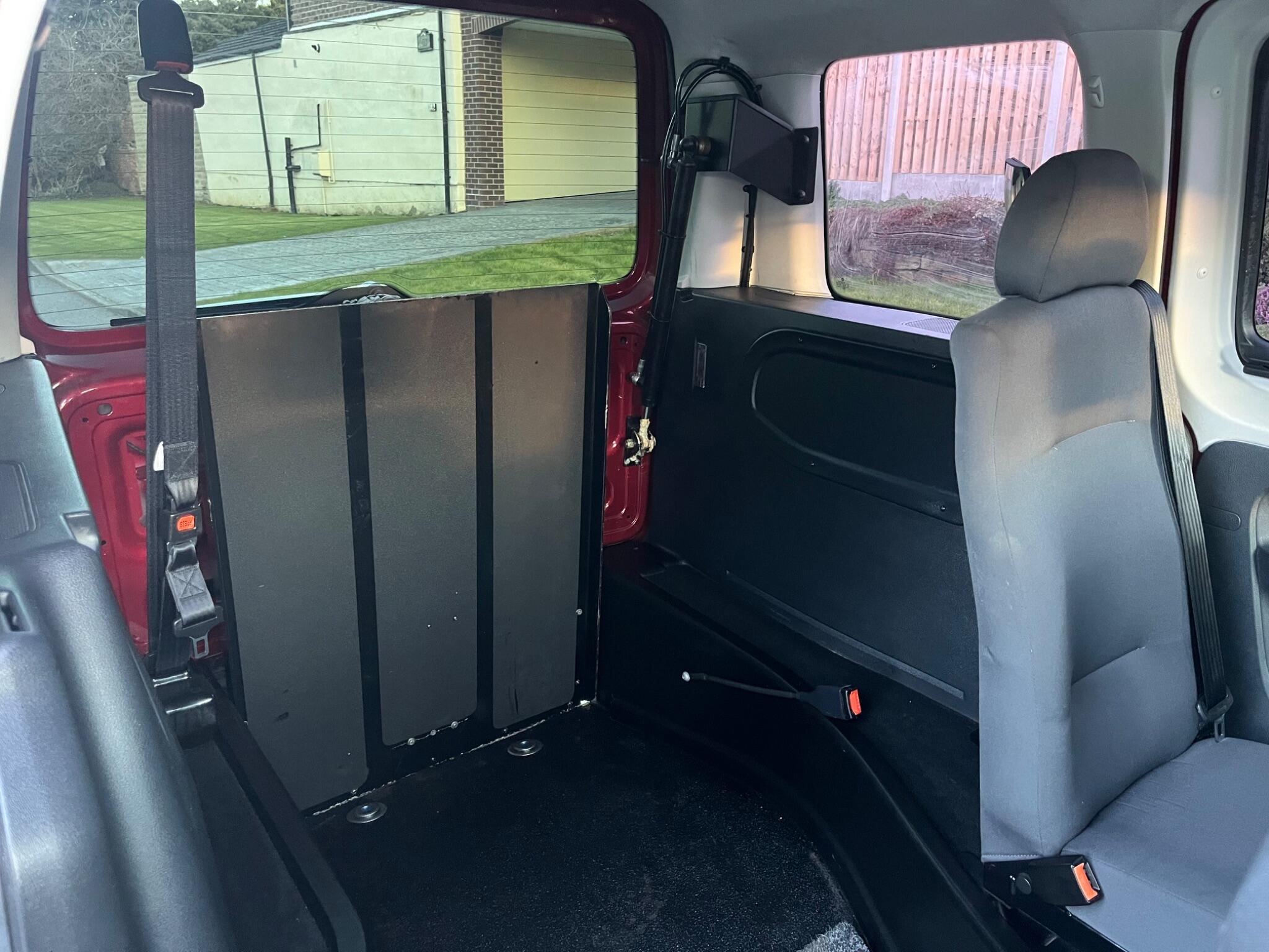 Volkswagen Caddy Life - Image 26