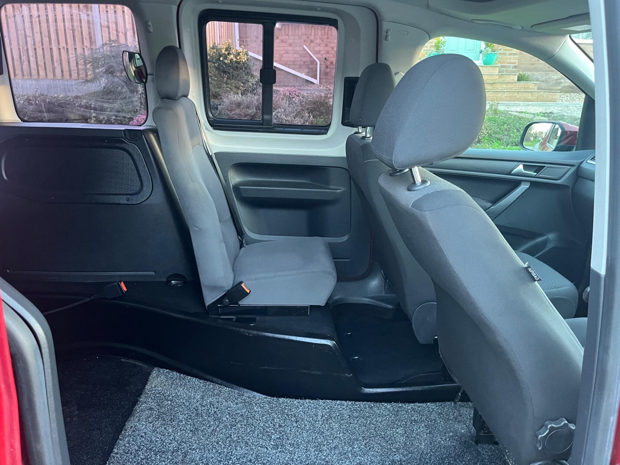 Volkswagen Caddy Life - Image 28