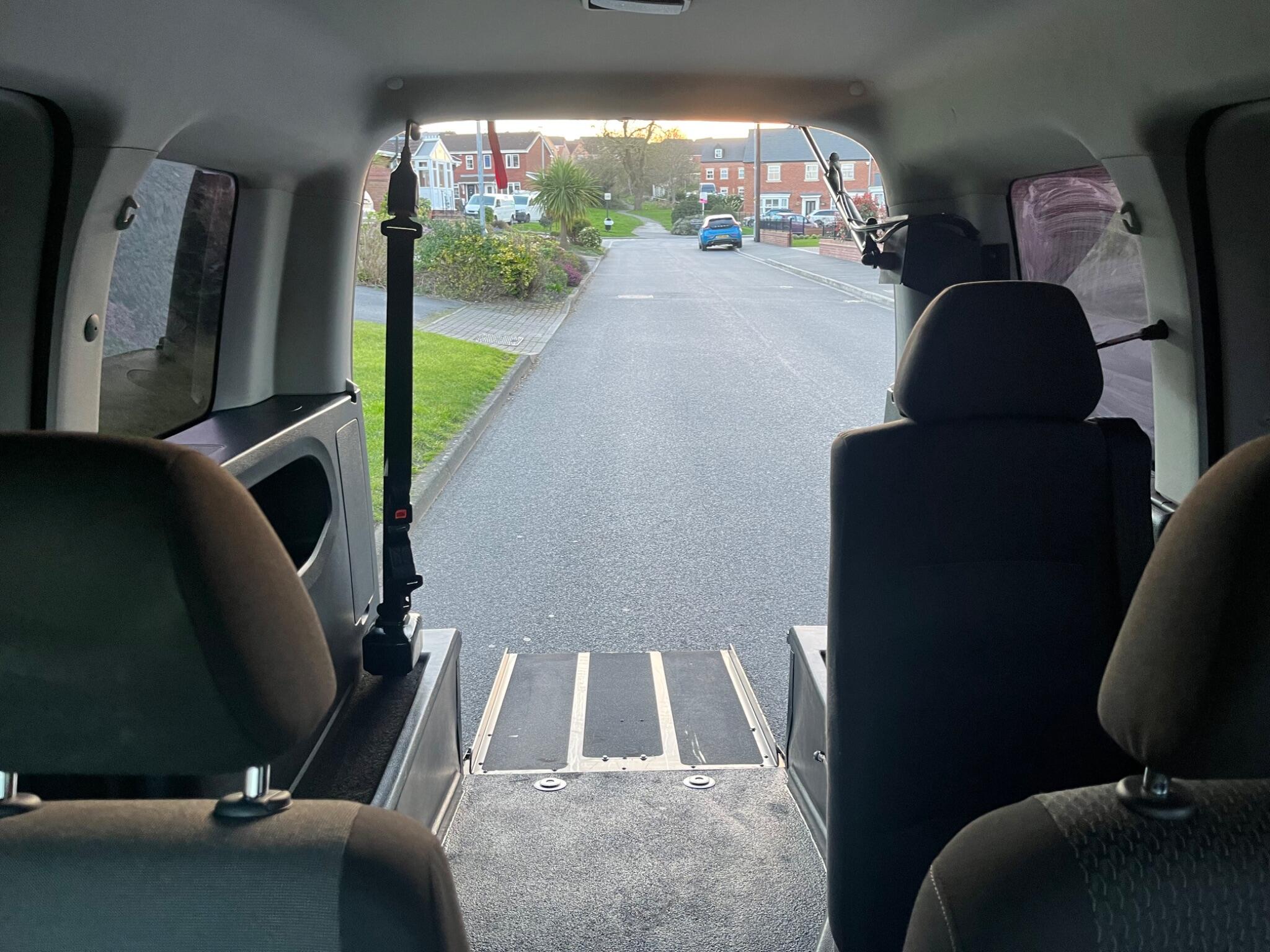 Volkswagen Caddy Life - Image 45