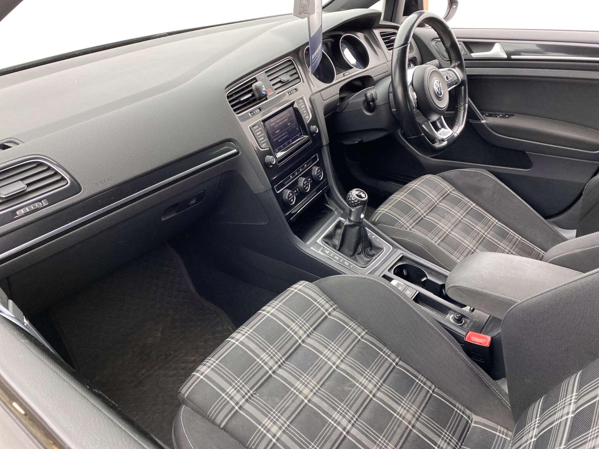 Volkswagen Golf - Image 8