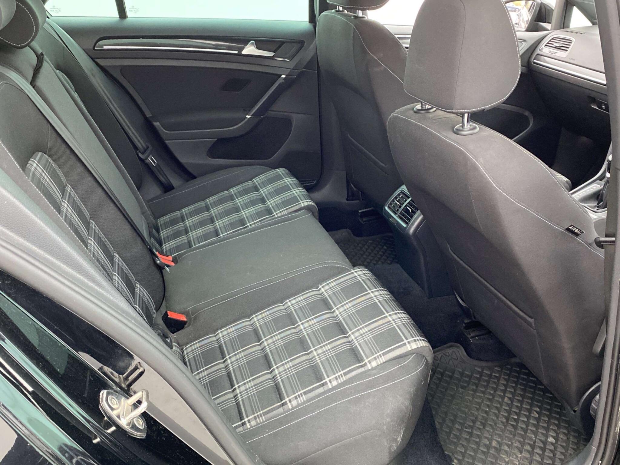 Volkswagen Golf - Image 10