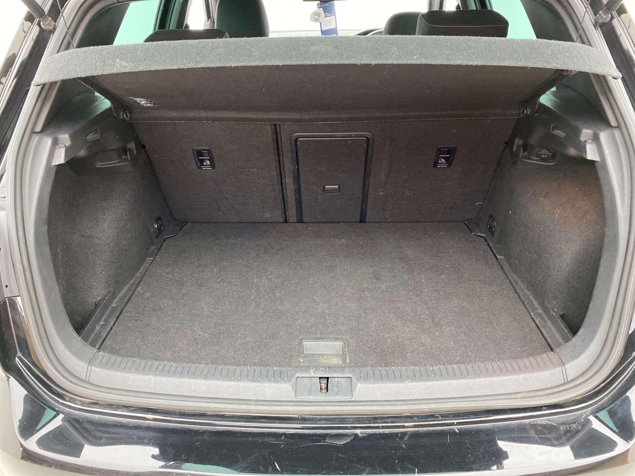 Volkswagen Golf - Image 11