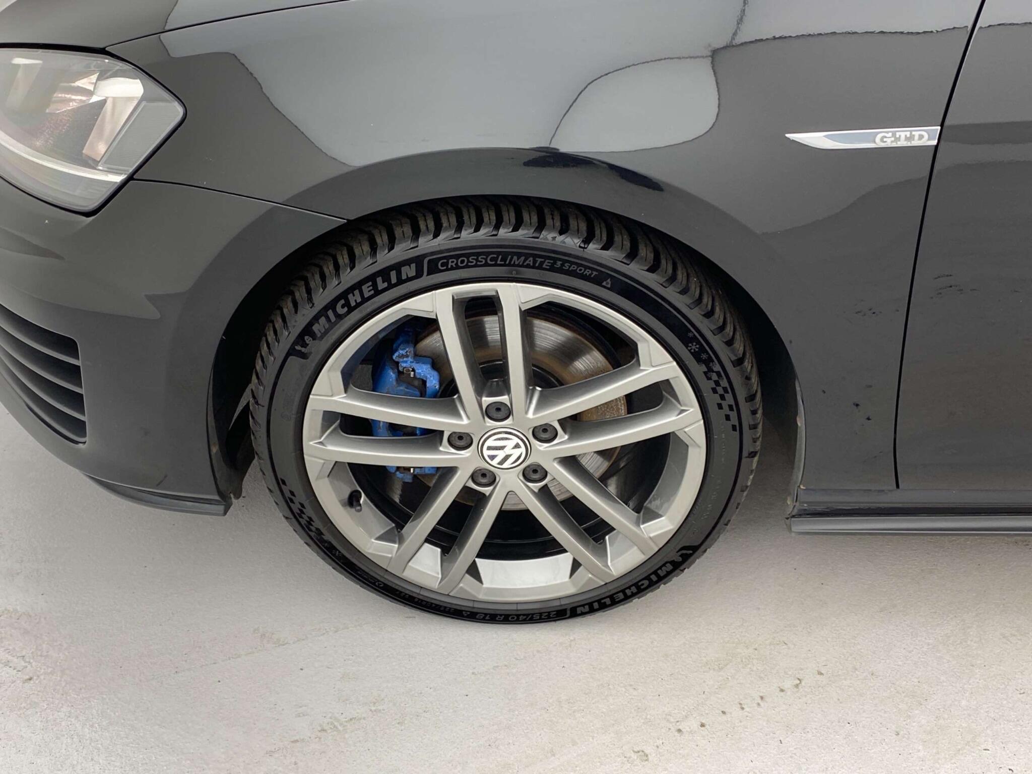 Volkswagen Golf - Image 18