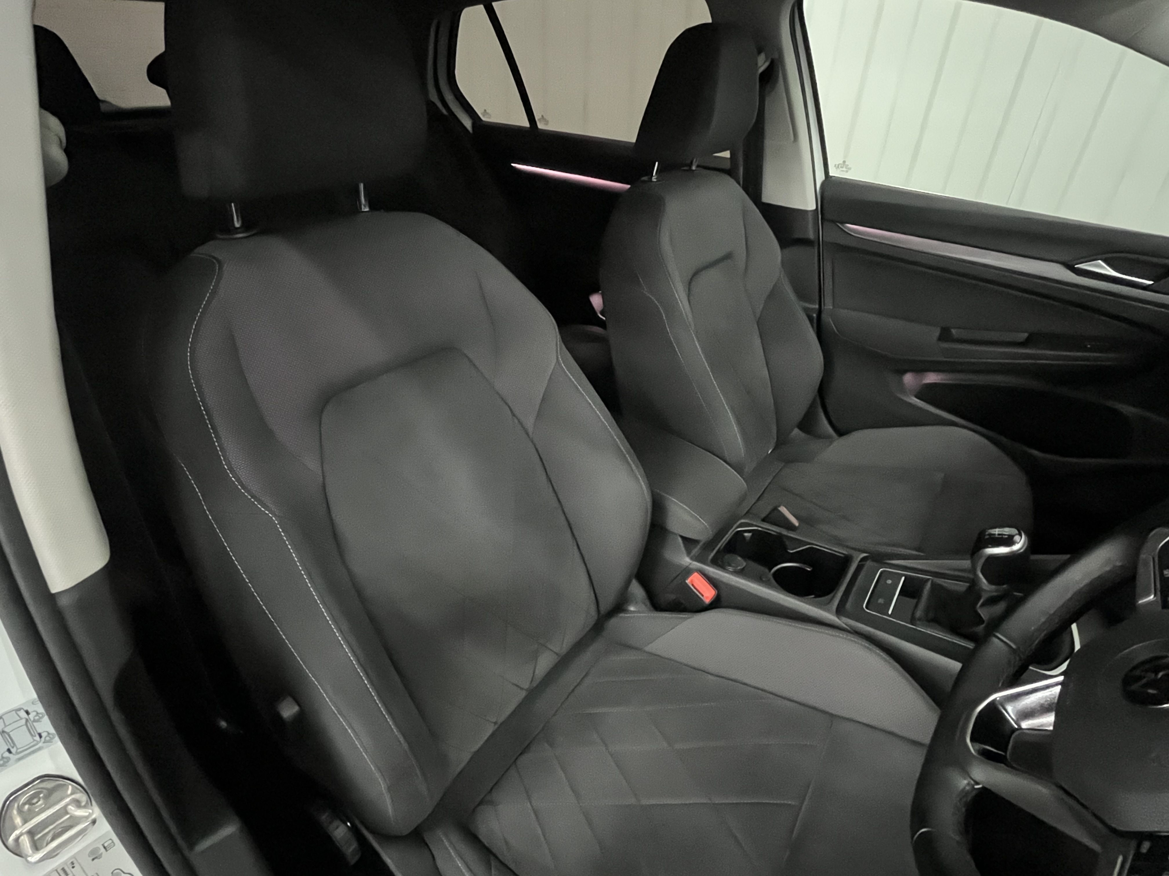 Volkswagen Golf - Image 12