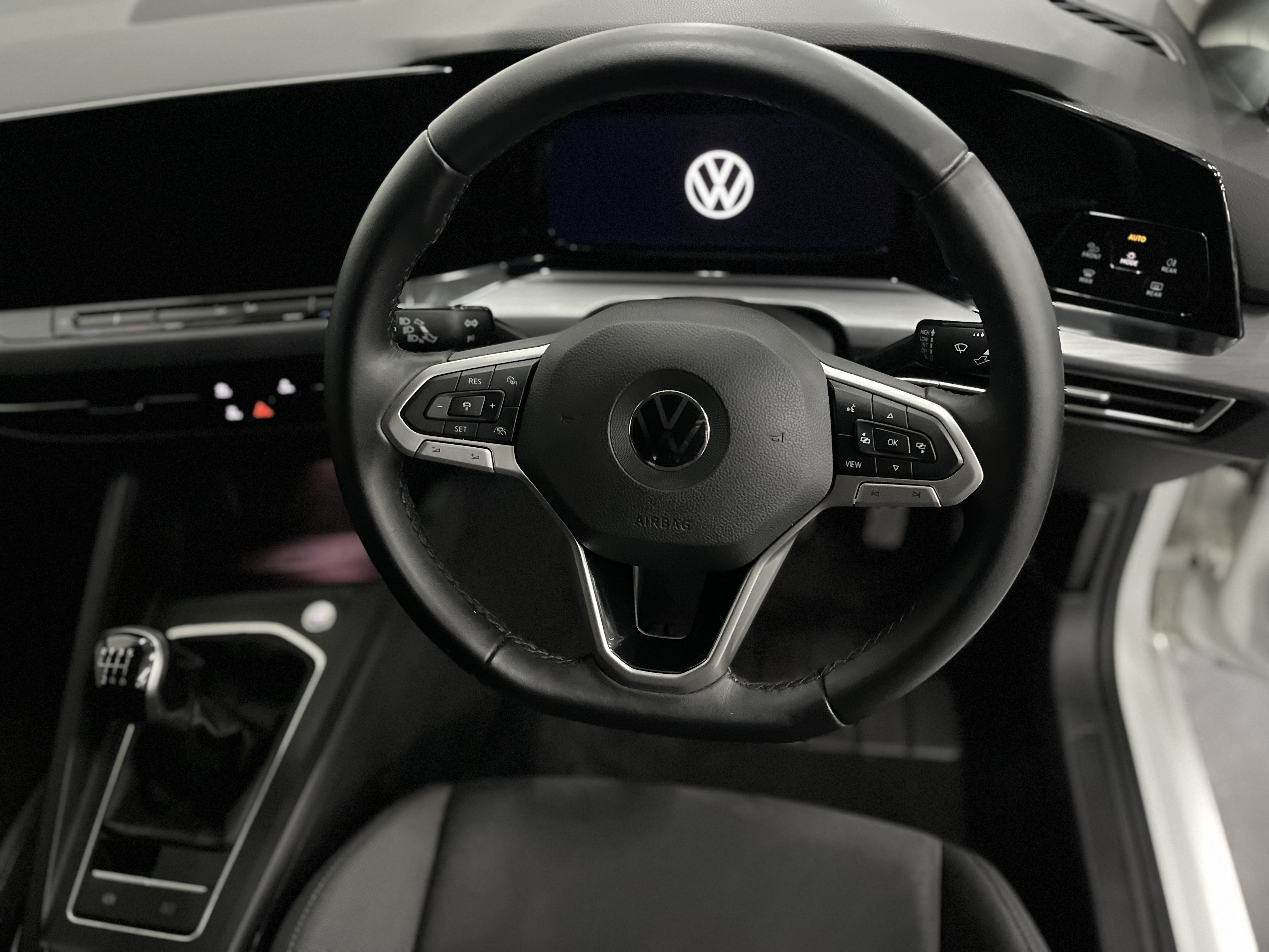 Volkswagen Golf - Image 16