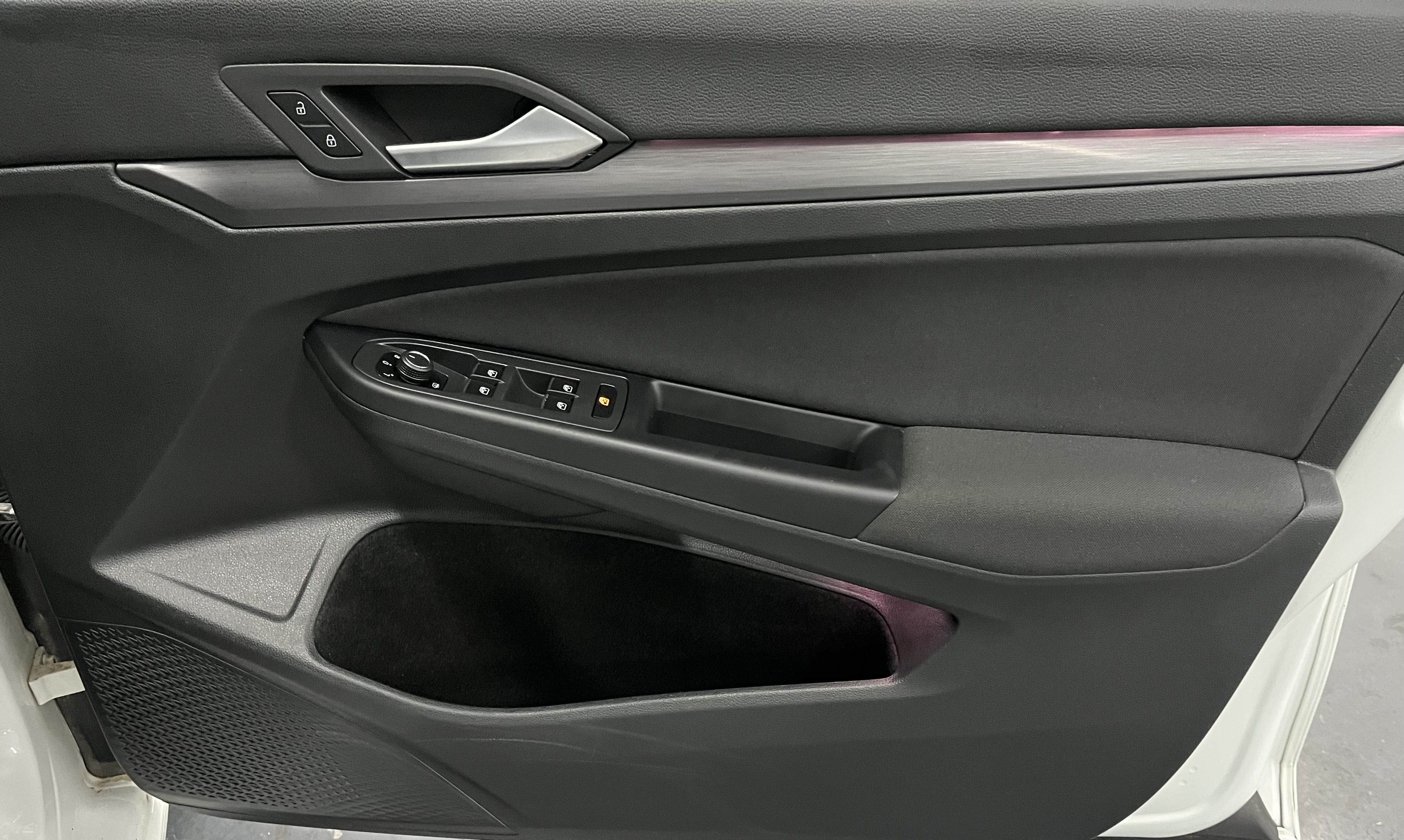 Volkswagen Golf - Image 18