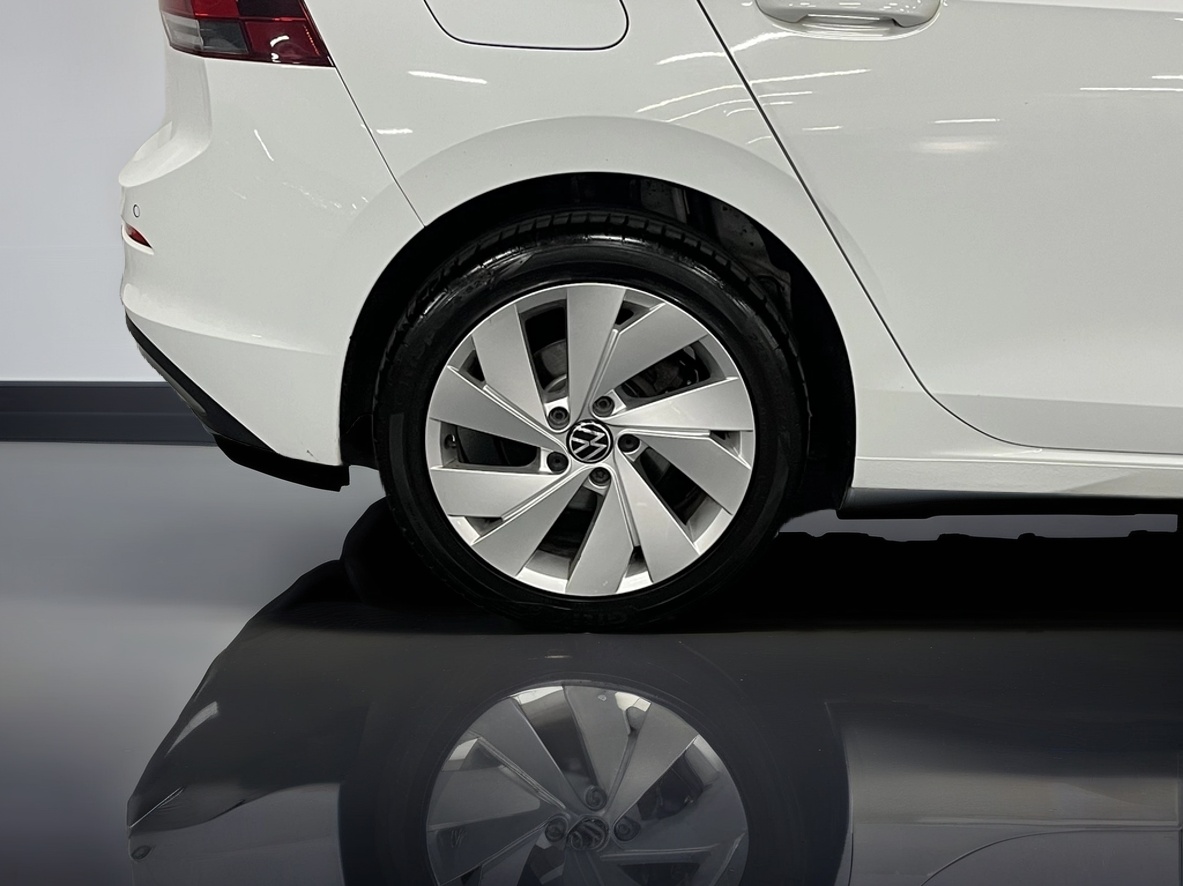 Volkswagen Golf - Image 10