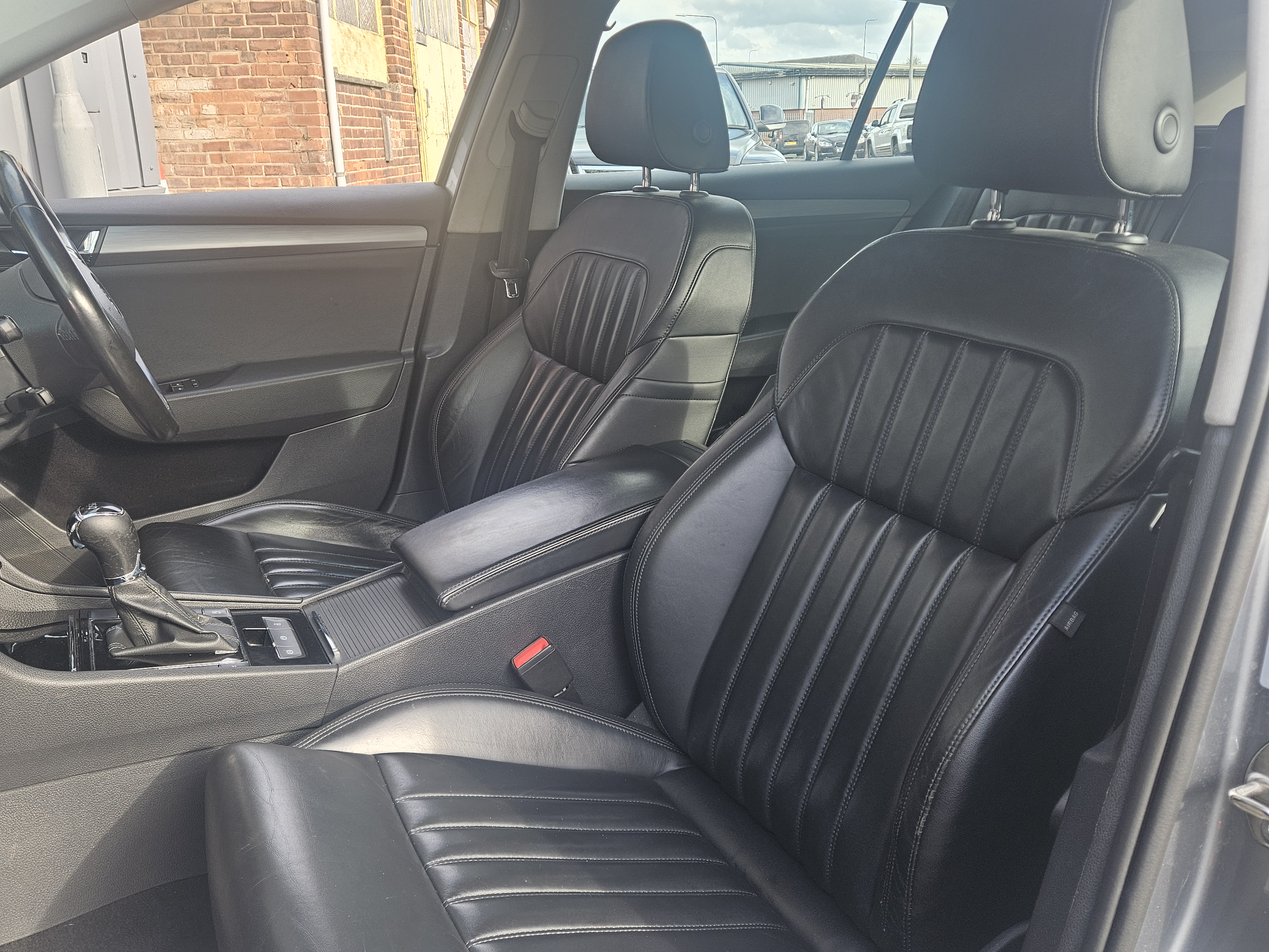 Skoda Superb - Image 9