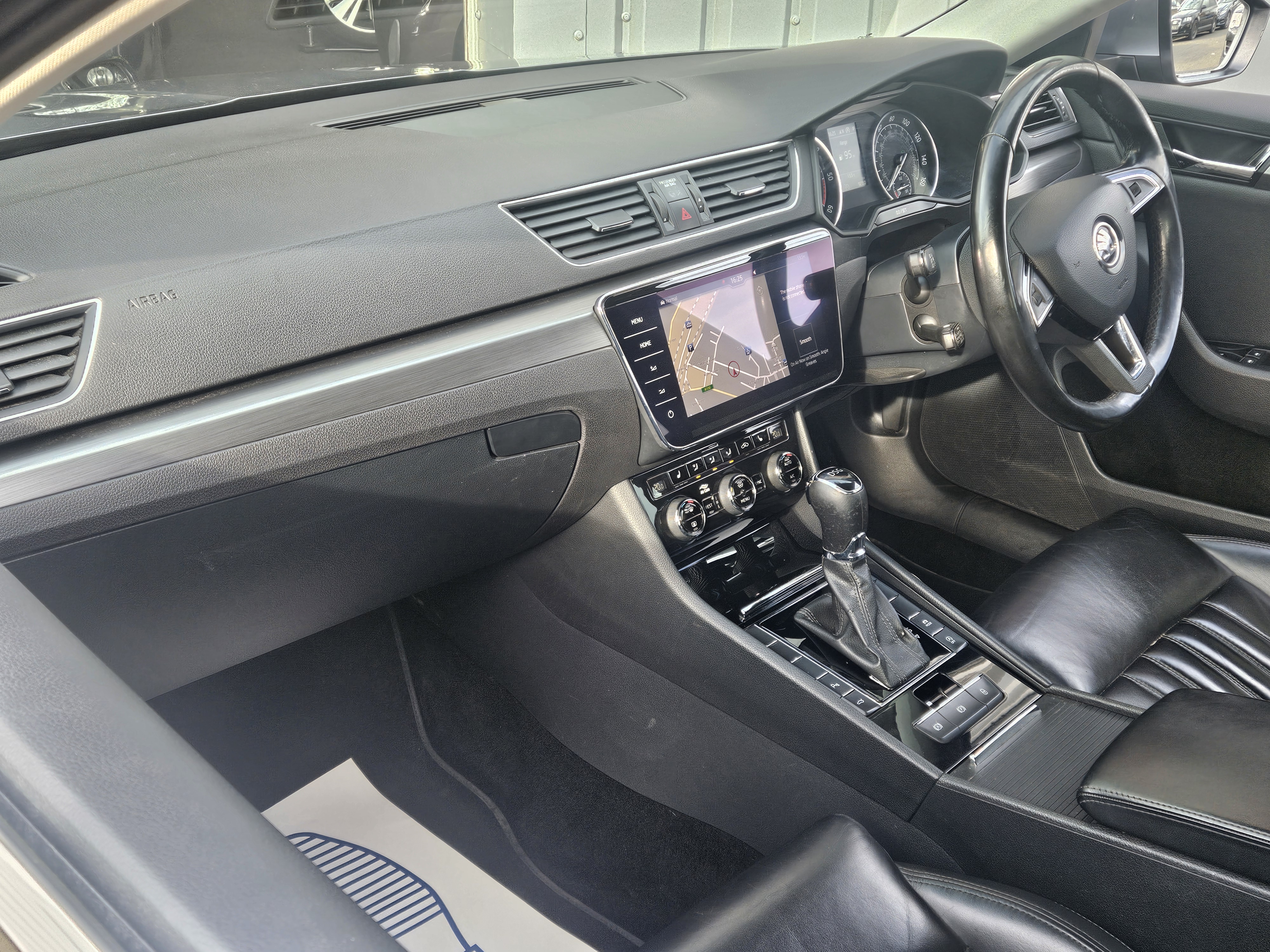 Skoda Superb - Image 10