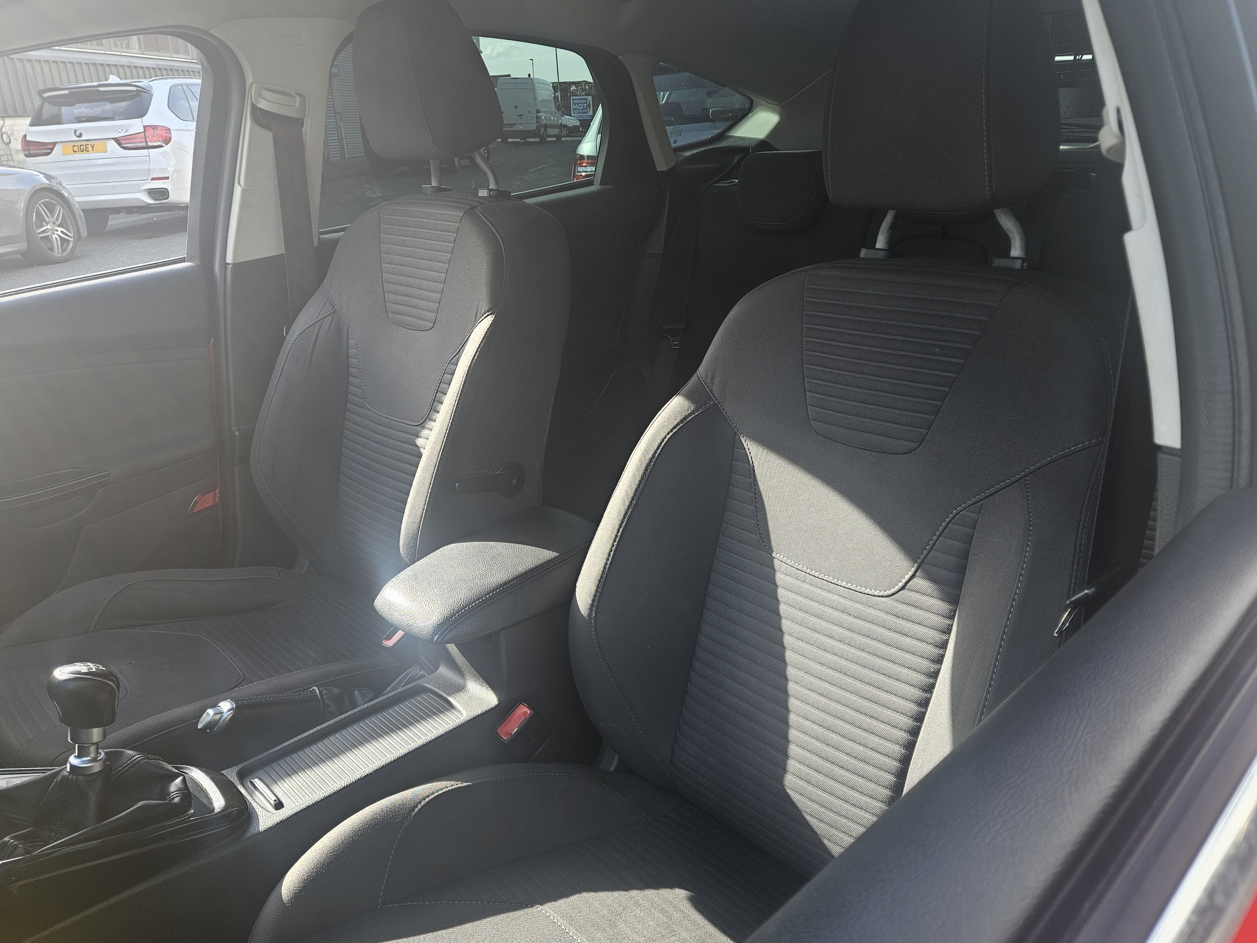 Ford Focus - Image 10