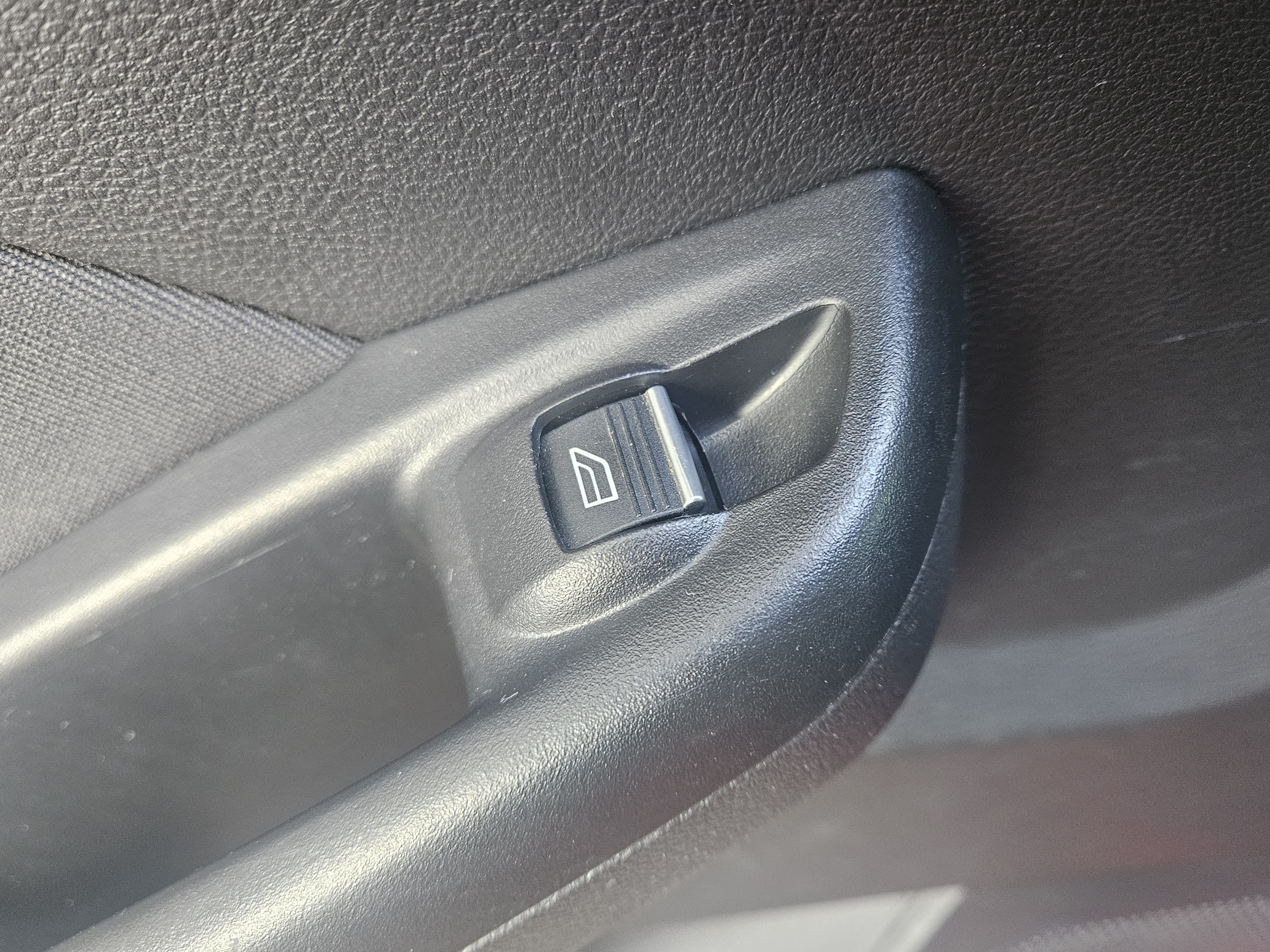 Ford Focus - Image 11