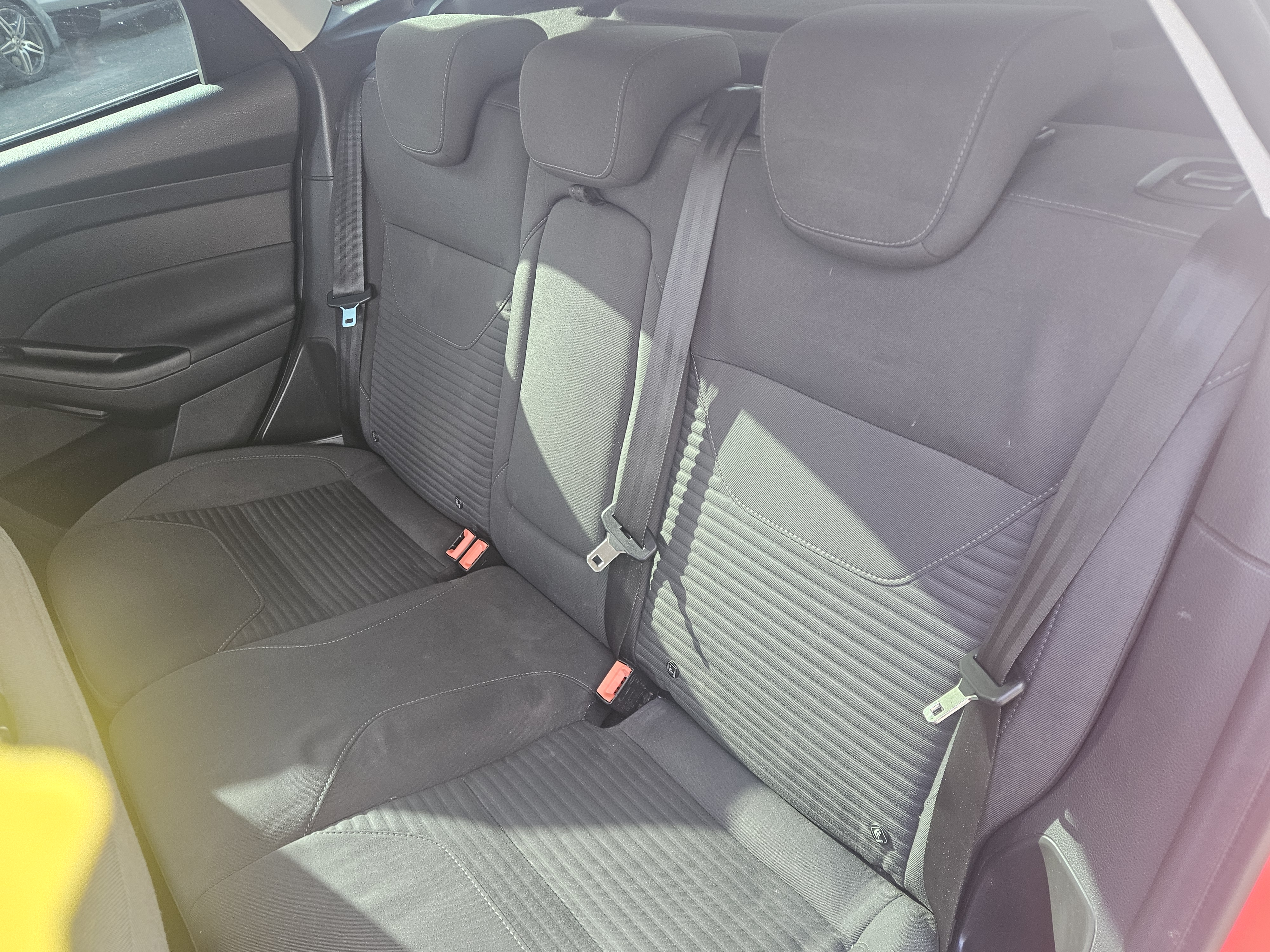 Ford Focus - Image 12