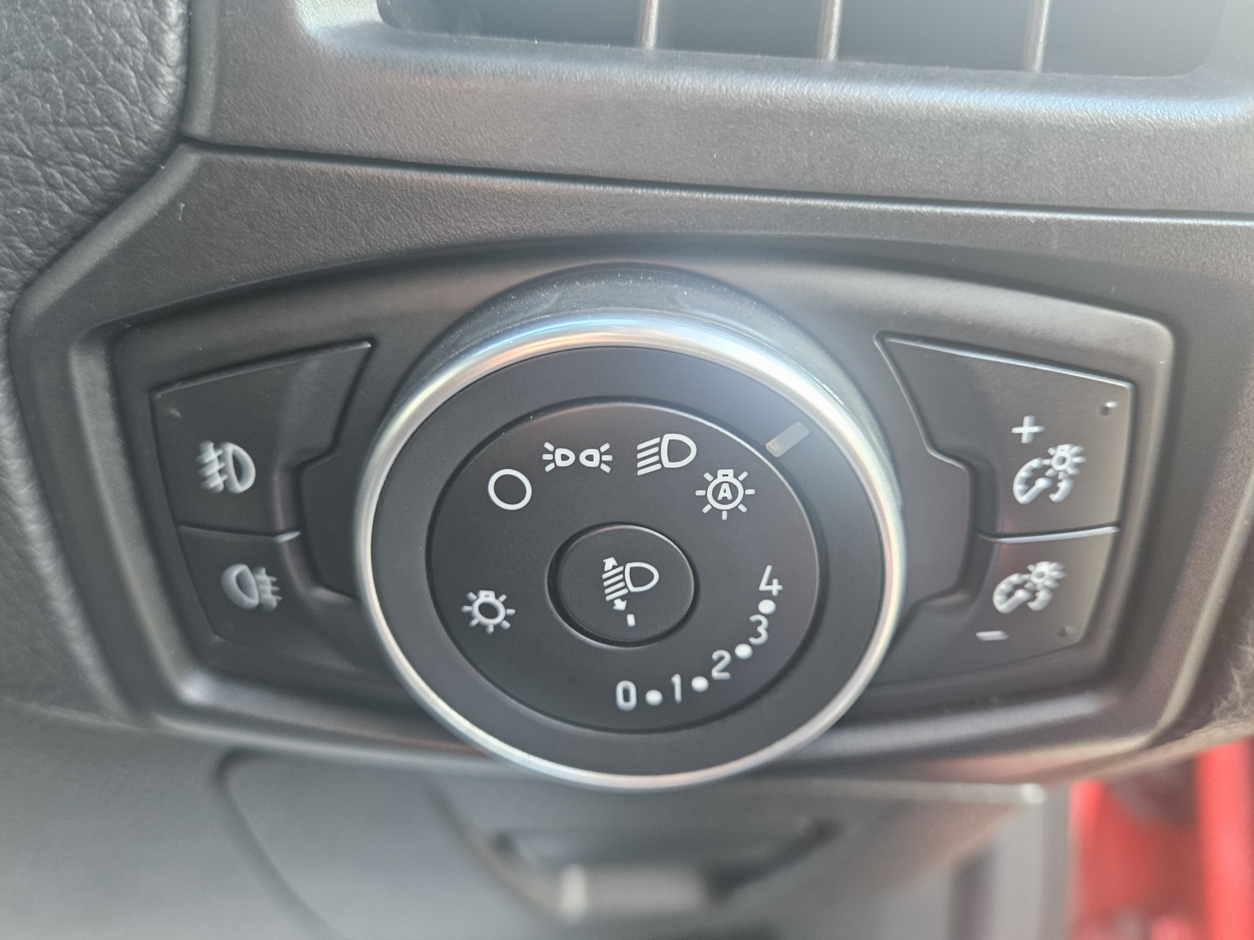 Ford Focus - Image 20
