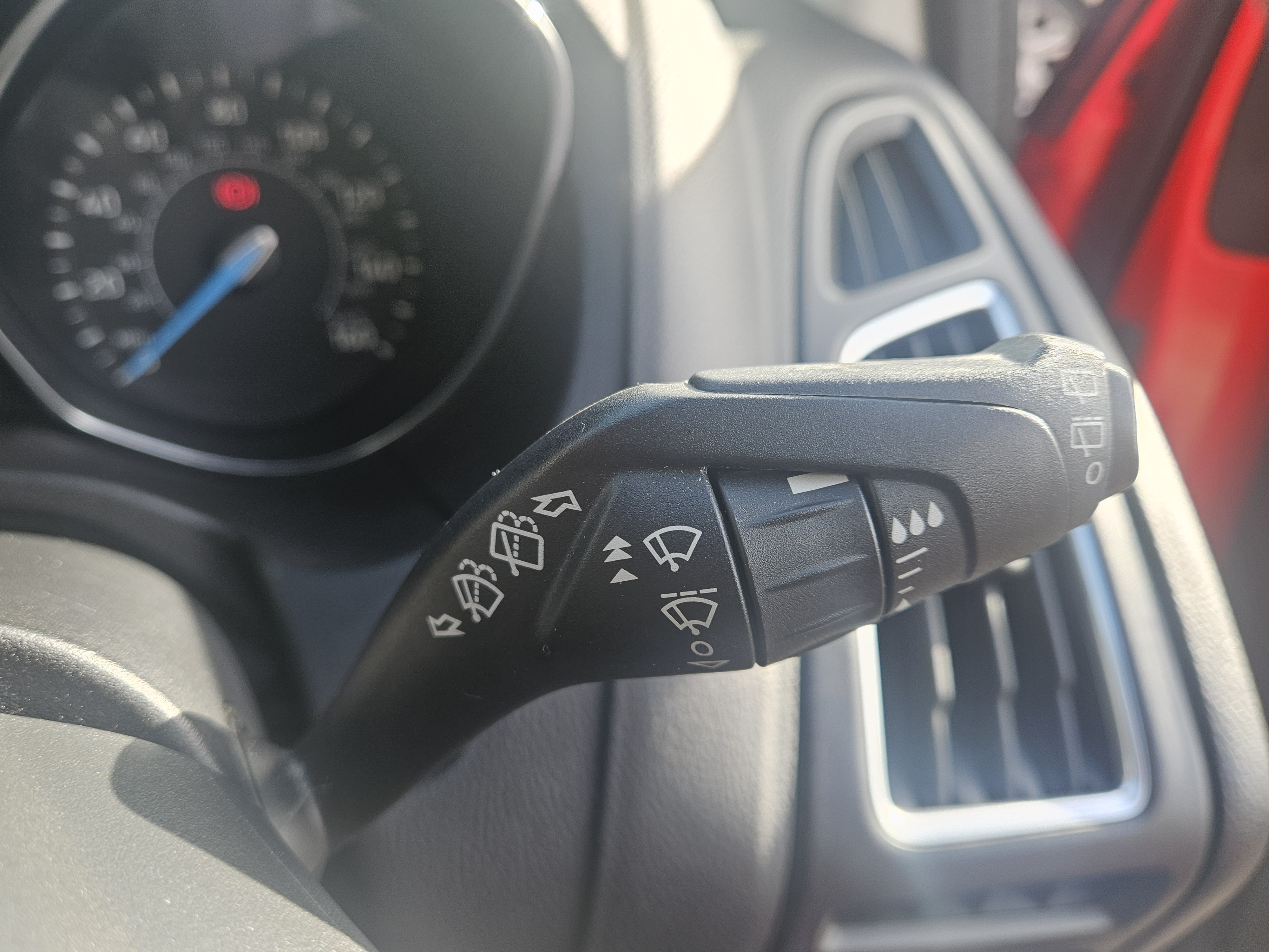 Ford Focus - Image 23