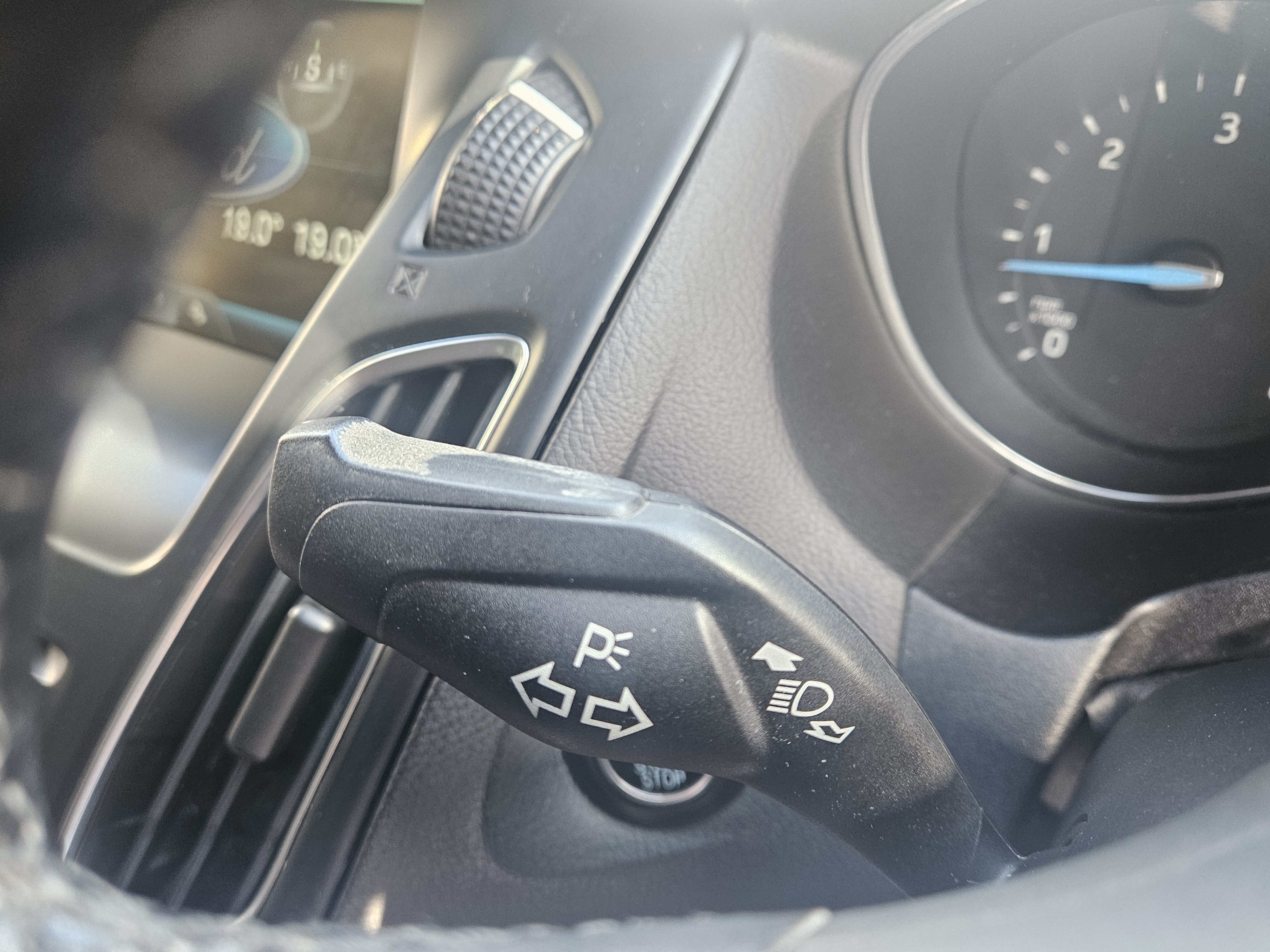 Ford Focus - Image 24