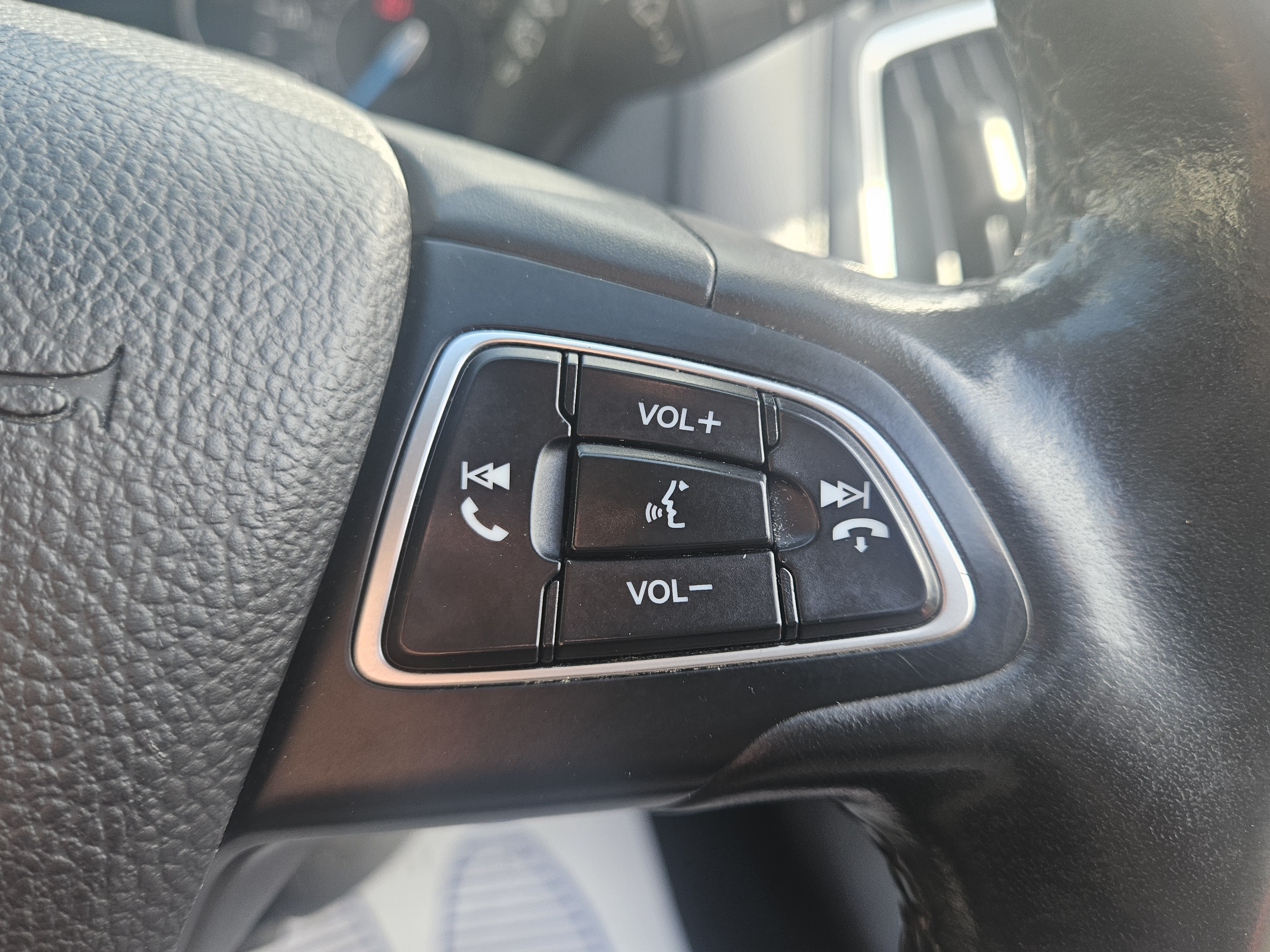 Ford Focus - Image 25