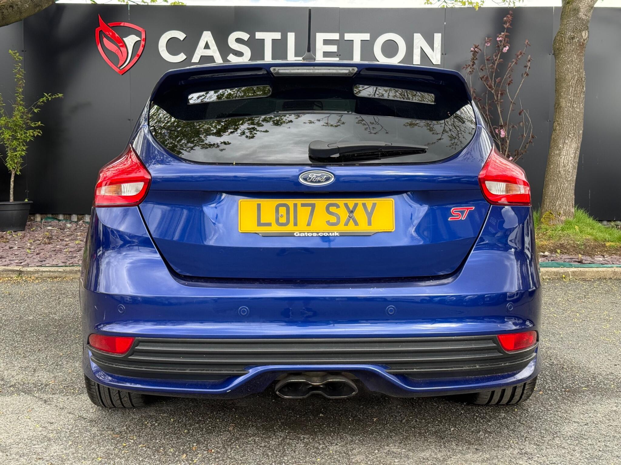 Ford Focus - Image 12