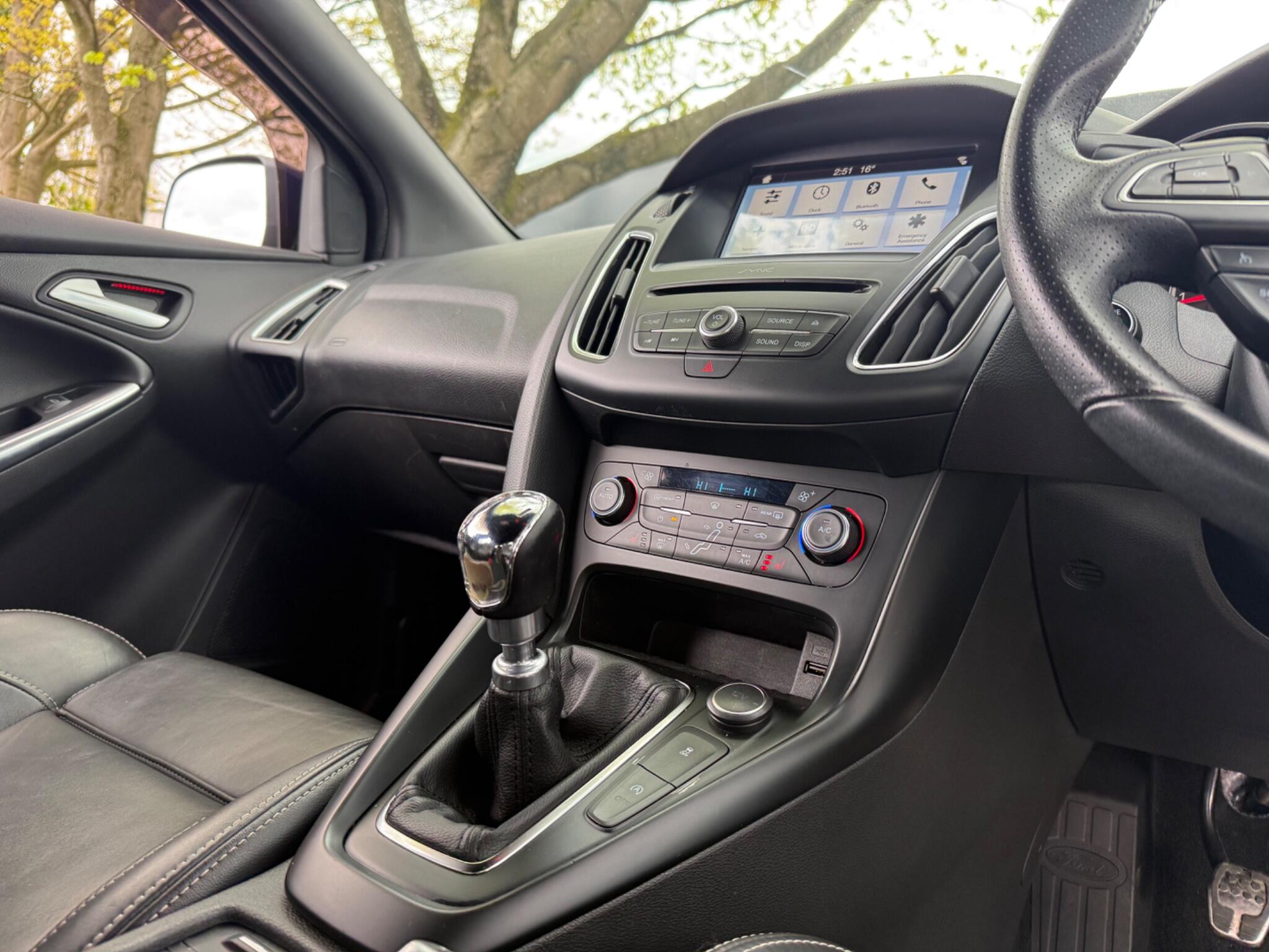 Ford Focus - Image 18