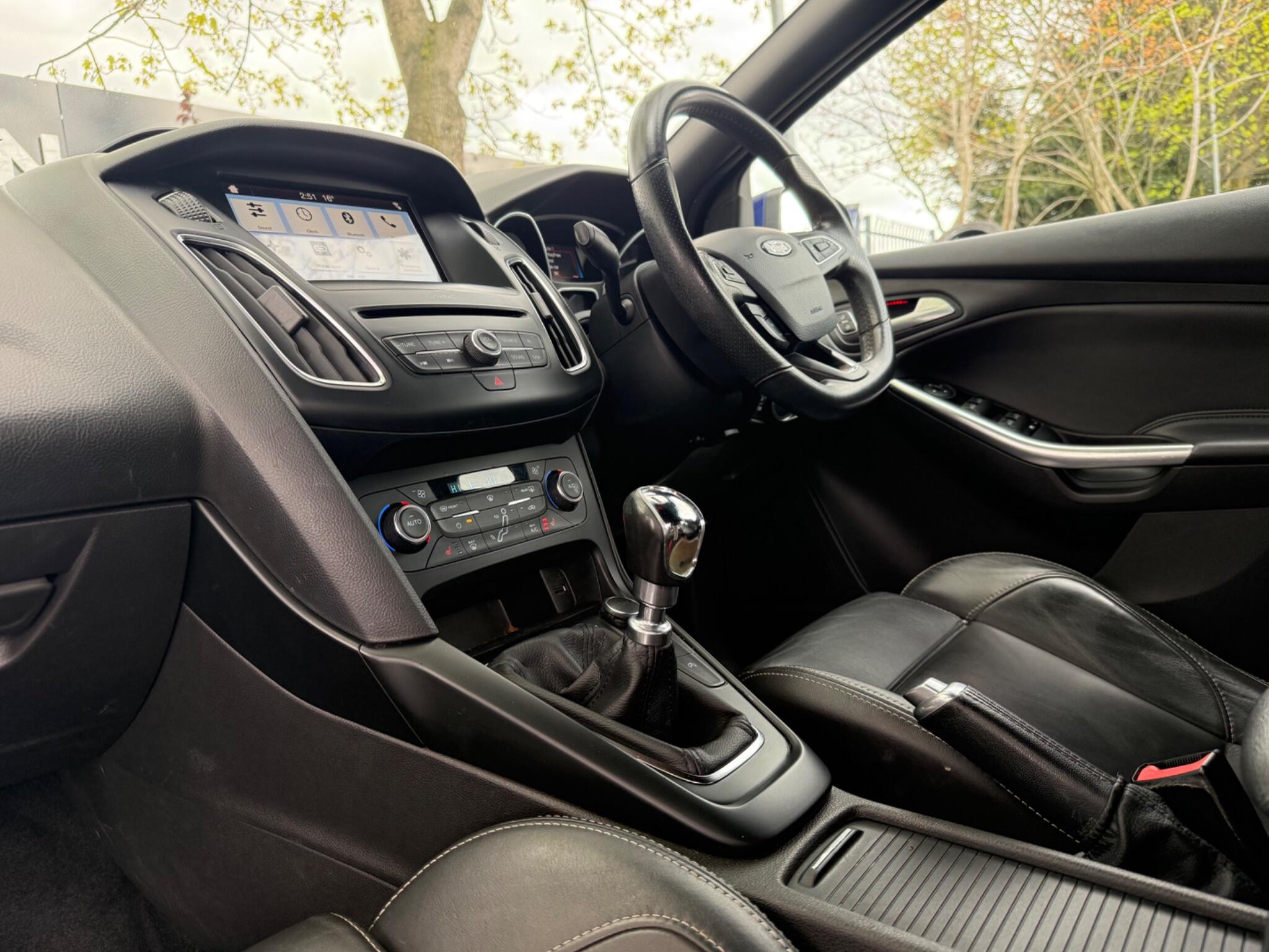 Ford Focus - Image 19